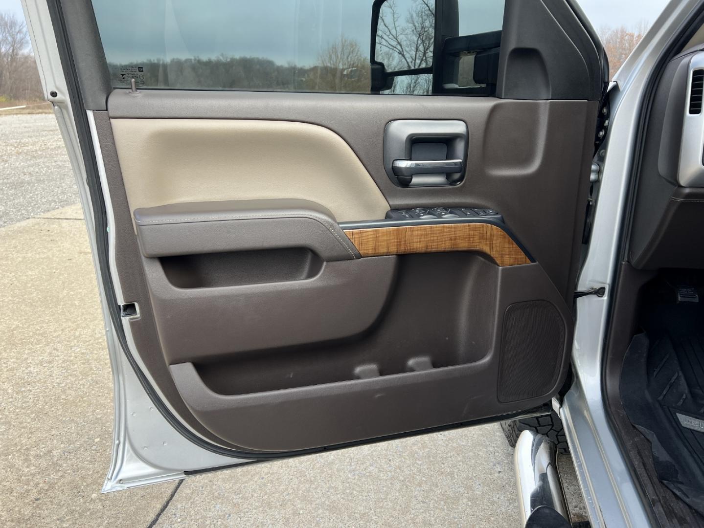 2016 SILVER /Tan GMC Sierra 2500HD SLE Crew Cab 4WD (1GT12SE85GF) with an 6.6L V8 DIESEL engine, Automatic transmission, located at 2990 Old Orchard Rd., Jackson, MO, 63755, 37.354214, -89.612106 - 2016 GMC Sierra 2500HD SLE 129xxx miles 4x4 6.6L V8 Turbo Diesel Automatic Backup Camera Power Driver Seat Bluetooth Remote Start Cruise Power Windows/Locks/Mirrors We have financing available and we accept trades! Fill out a credit application on our website or come by today! If you hav - Photo#13