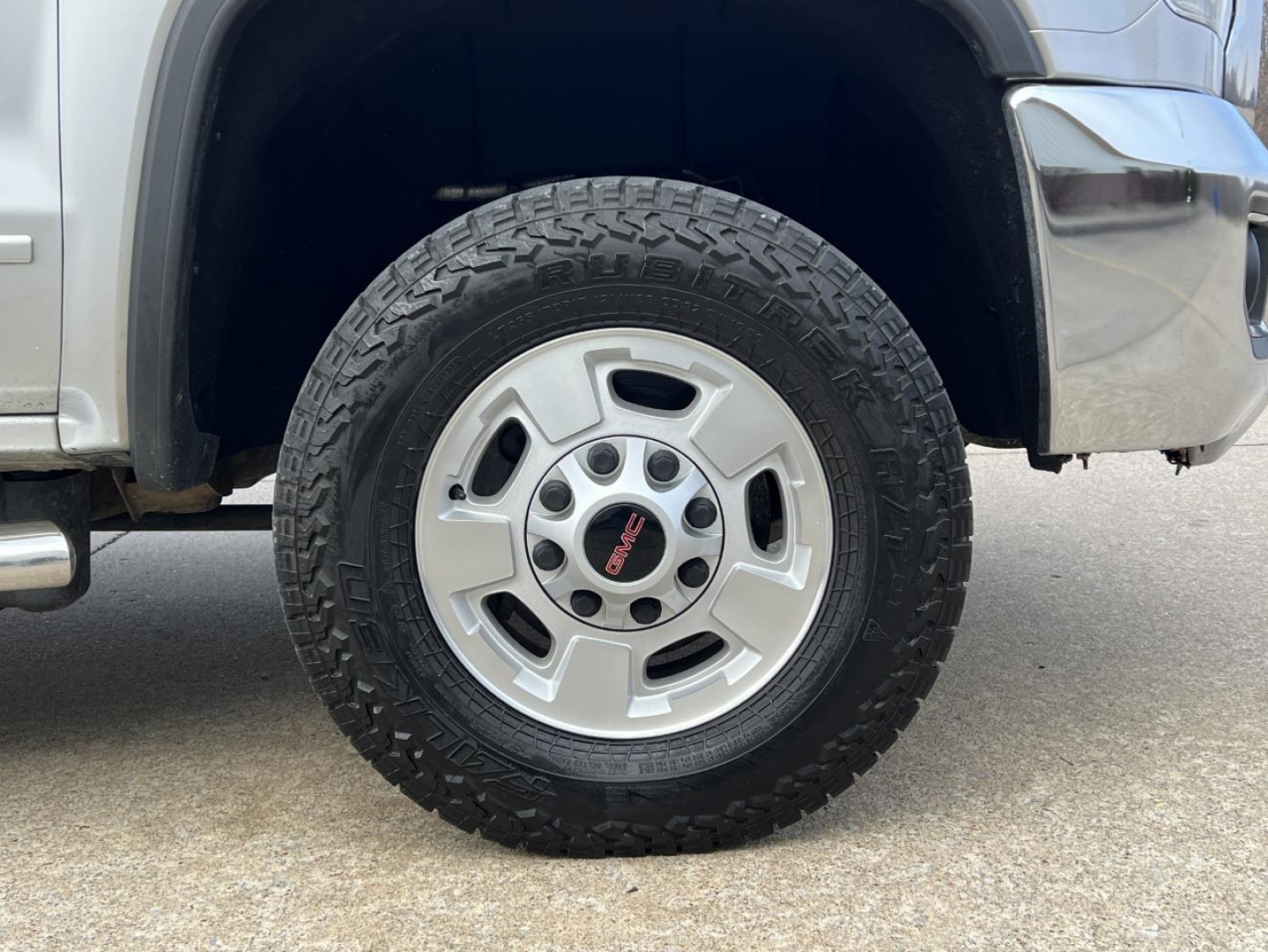 2016 SILVER /Tan GMC Sierra 2500HD SLE Crew Cab 4WD (1GT12SE85GF) with an 6.6L V8 DIESEL engine, Automatic transmission, located at 2990 Old Orchard Rd., Jackson, MO, 63755, 37.354214, -89.612106 - 2016 GMC Sierra 2500HD SLE 129xxx miles 4x4 6.6L V8 Turbo Diesel Automatic Backup Camera Power Driver Seat Bluetooth Remote Start Cruise Power Windows/Locks/Mirrors We have financing available and we accept trades! Fill out a credit application on our website or come by today! If you hav - Photo#35