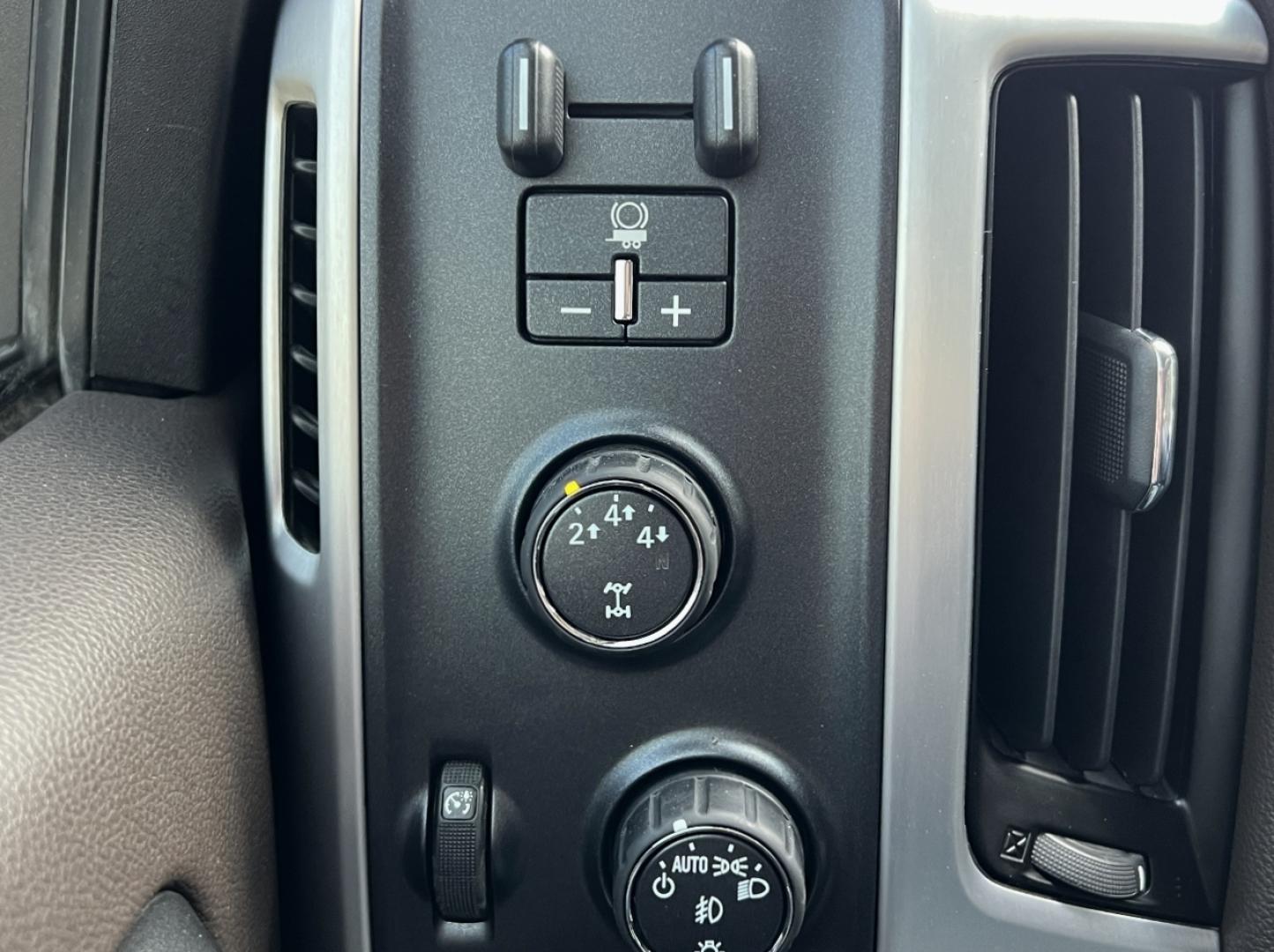 2016 SILVER /Tan GMC Sierra 2500HD SLE Crew Cab 4WD (1GT12SE85GF) with an 6.6L V8 DIESEL engine, Automatic transmission, located at 2990 Old Orchard Rd., Jackson, MO, 63755, 37.354214, -89.612106 - 2016 GMC Sierra 2500HD SLE 129xxx miles 4x4 6.6L V8 Turbo Diesel Automatic Backup Camera Power Driver Seat Bluetooth Remote Start Cruise Power Windows/Locks/Mirrors We have financing available and we accept trades! Fill out a credit application on our website or come by today! If you hav - Photo#2