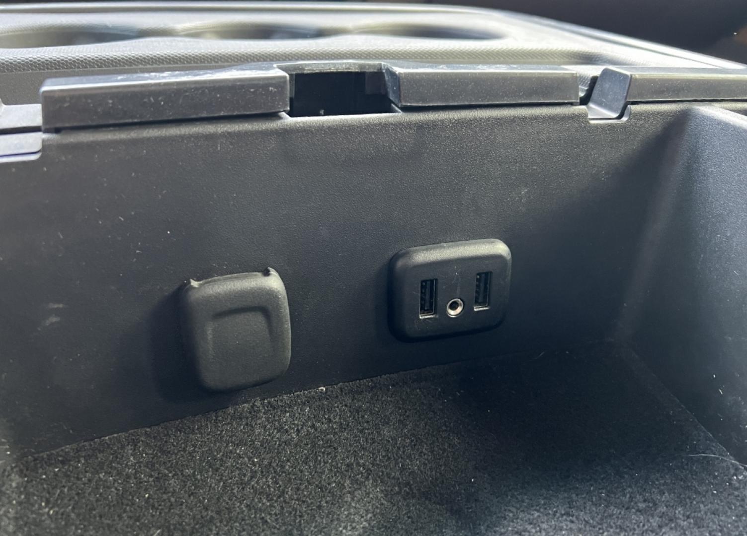 2016 SILVER /Tan GMC Sierra 2500HD SLE Crew Cab 4WD (1GT12SE85GF) with an 6.6L V8 DIESEL engine, Automatic transmission, located at 2990 Old Orchard Rd., Jackson, MO, 63755, 37.354214, -89.612106 - 2016 GMC Sierra 2500HD SLE 129xxx miles 4x4 6.6L V8 Turbo Diesel Automatic Backup Camera Power Driver Seat Bluetooth Remote Start Cruise Power Windows/Locks/Mirrors We have financing available and we accept trades! Fill out a credit application on our website or come by today! If you hav - Photo#27