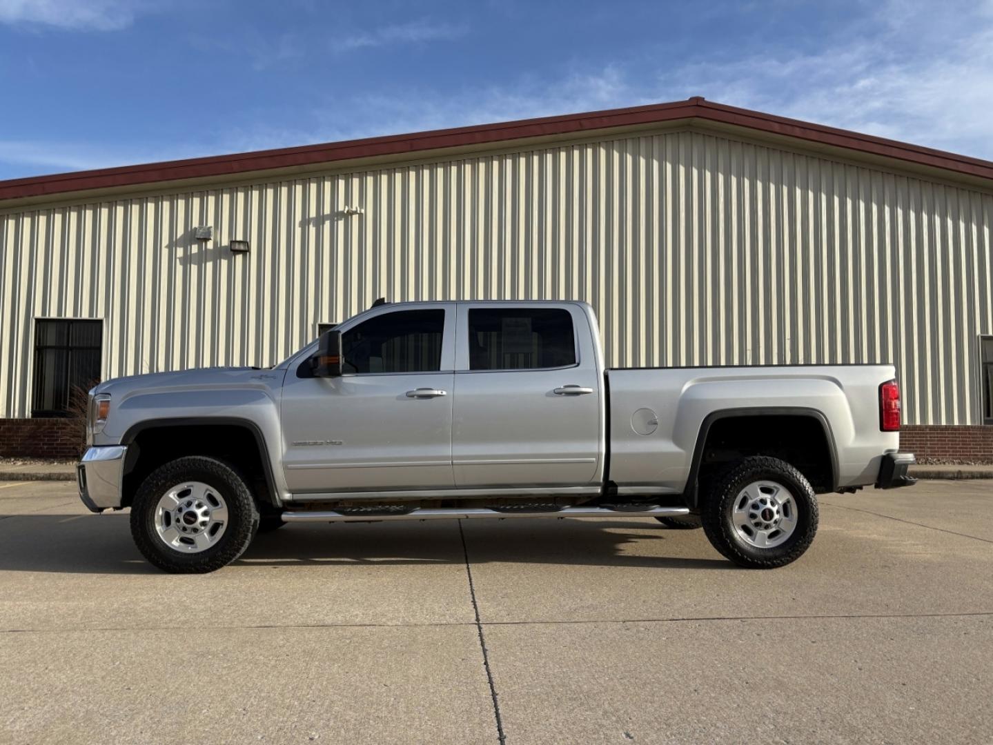 2016 SILVER /Tan GMC Sierra 2500HD SLE Crew Cab 4WD (1GT12SE85GF) with an 6.6L V8 DIESEL engine, Automatic transmission, located at 2990 Old Orchard Rd., Jackson, MO, 63755, 37.354214, -89.612106 - 2016 GMC Sierra 2500HD SLE 129xxx miles 4x4 6.6L V8 Turbo Diesel Automatic Backup Camera Power Driver Seat Bluetooth Remote Start Cruise Power Windows/Locks/Mirrors We have financing available and we accept trades! Fill out a credit application on our website or come by today! If you hav - Photo#6