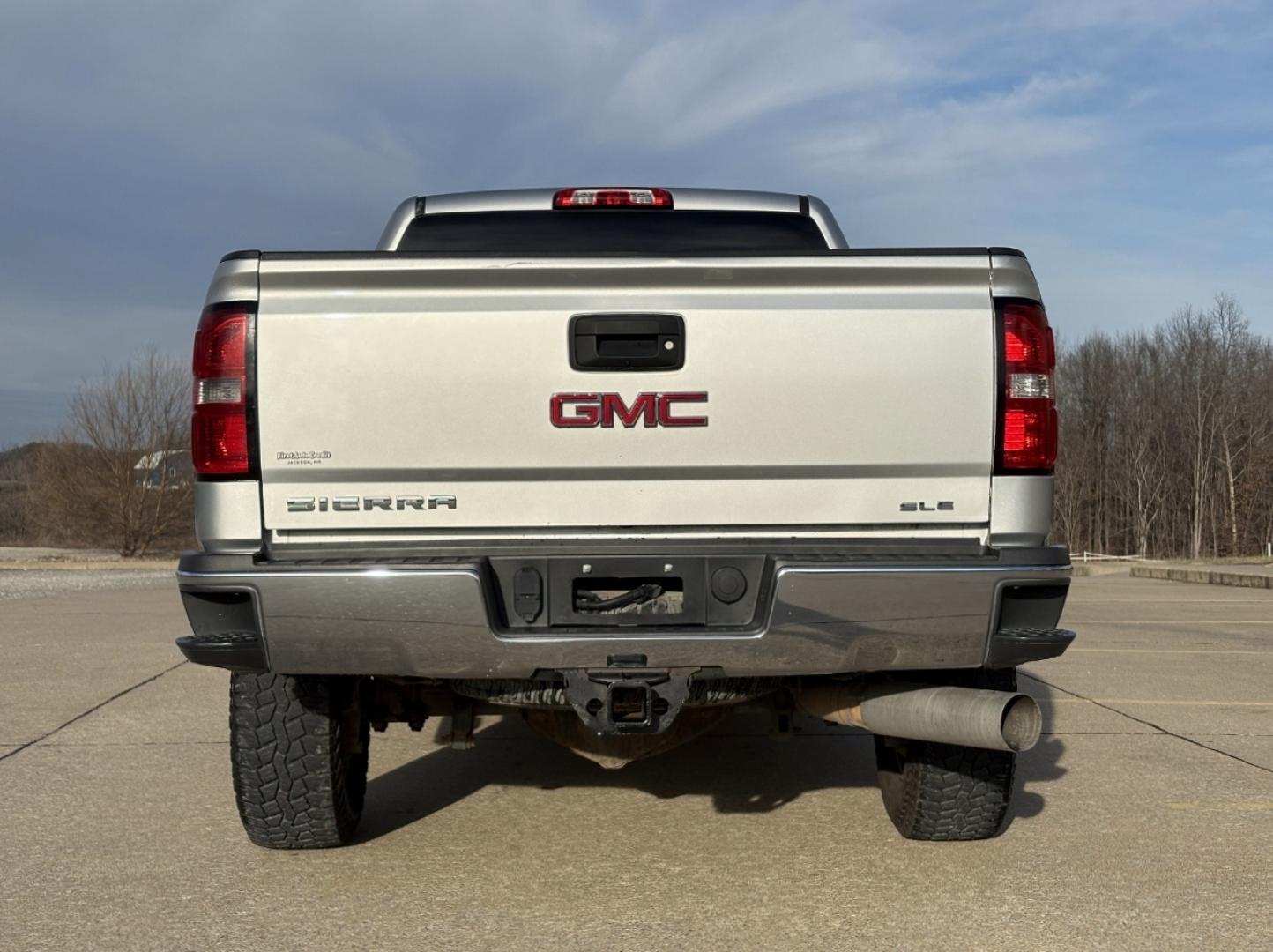 2016 SILVER /Tan GMC Sierra 2500HD SLE Crew Cab 4WD (1GT12SE85GF) with an 6.6L V8 DIESEL engine, Automatic transmission, located at 2990 Old Orchard Rd., Jackson, MO, 63755, 37.354214, -89.612106 - 2016 GMC Sierra 2500HD SLE 129xxx miles 4x4 6.6L V8 Turbo Diesel Automatic Backup Camera Power Driver Seat Bluetooth Remote Start Cruise Power Windows/Locks/Mirrors We have financing available and we accept trades! Fill out a credit application on our website or come by today! If you hav - Photo#10
