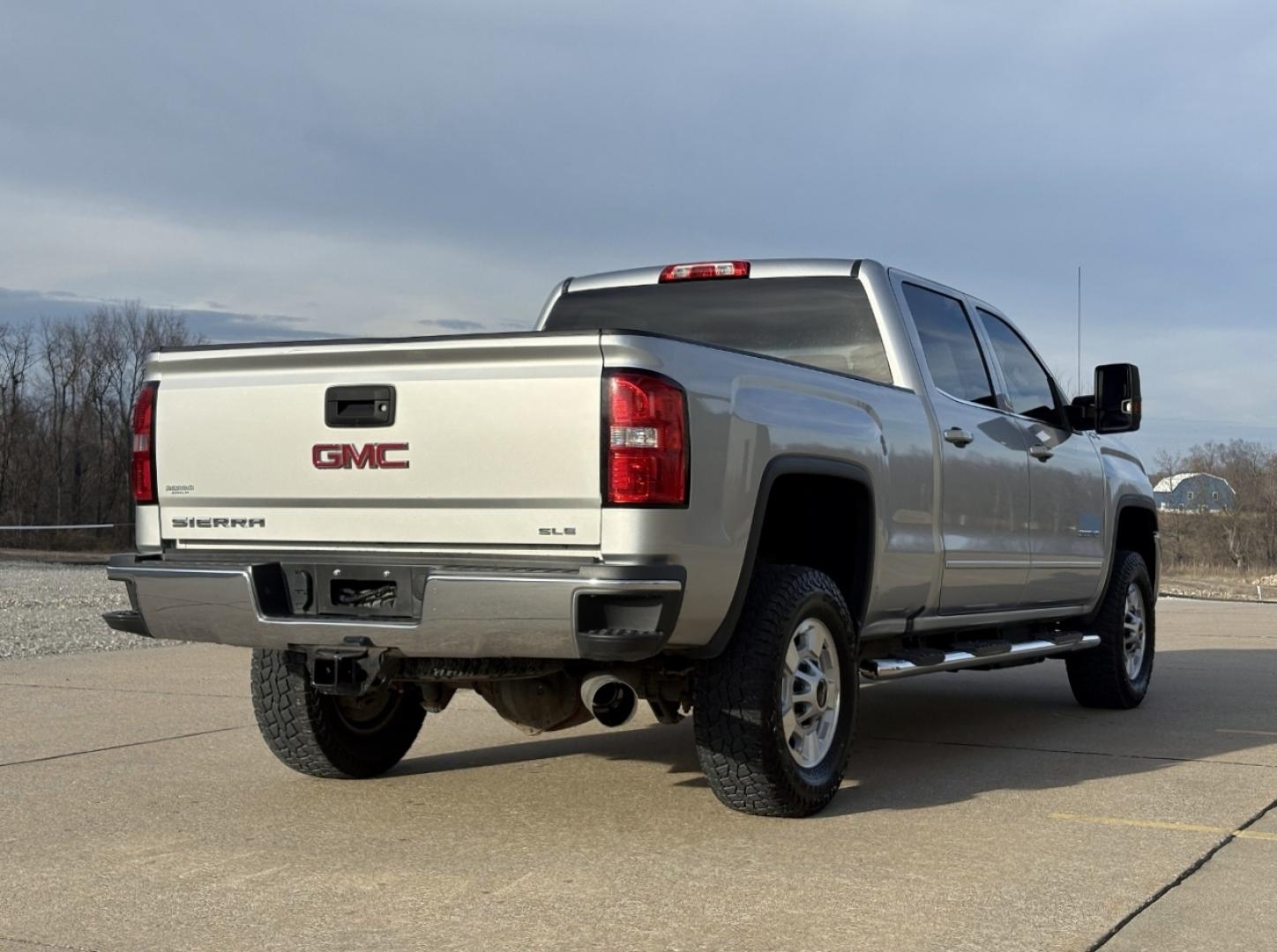 2016 SILVER /Tan GMC Sierra 2500HD SLE Crew Cab 4WD (1GT12SE85GF) with an 6.6L V8 DIESEL engine, Automatic transmission, located at 2990 Old Orchard Rd., Jackson, MO, 63755, 37.354214, -89.612106 - 2016 GMC Sierra 2500HD SLE 129xxx miles 4x4 6.6L V8 Turbo Diesel Automatic Backup Camera Power Driver Seat Bluetooth Remote Start Cruise Power Windows/Locks/Mirrors We have financing available and we accept trades! Fill out a credit application on our website or come by today! If you hav - Photo#8