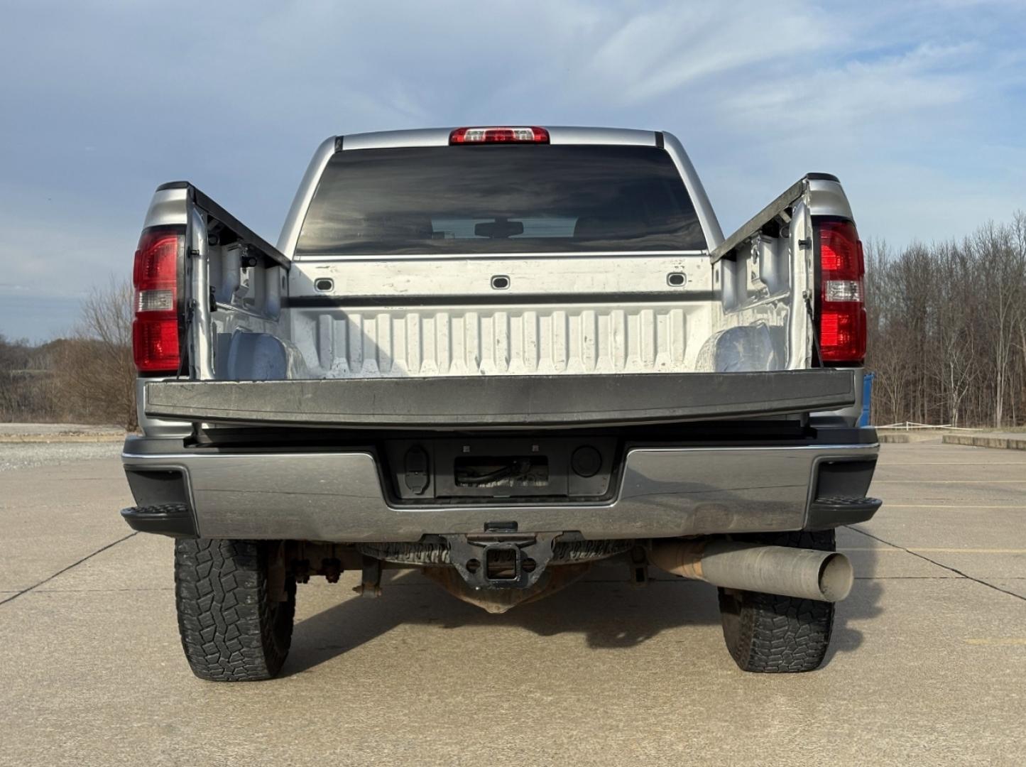 2016 SILVER /Tan GMC Sierra 2500HD SLE Crew Cab 4WD (1GT12SE85GF) with an 6.6L V8 DIESEL engine, Automatic transmission, located at 2990 Old Orchard Rd., Jackson, MO, 63755, 37.354214, -89.612106 - 2016 GMC Sierra 2500HD SLE 129xxx miles 4x4 6.6L V8 Turbo Diesel Automatic Backup Camera Power Driver Seat Bluetooth Remote Start Cruise Power Windows/Locks/Mirrors We have financing available and we accept trades! Fill out a credit application on our website or come by today! If you hav - Photo#19