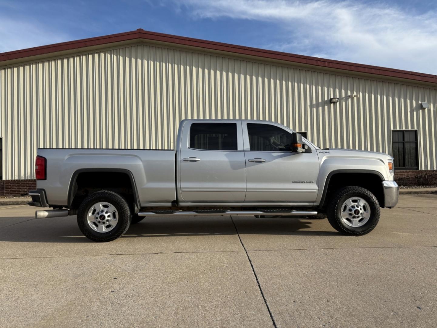 2016 SILVER /Tan GMC Sierra 2500HD SLE Crew Cab 4WD (1GT12SE85GF) with an 6.6L V8 DIESEL engine, Automatic transmission, located at 2990 Old Orchard Rd., Jackson, MO, 63755, 37.354214, -89.612106 - 2016 GMC Sierra 2500HD SLE 129xxx miles 4x4 6.6L V8 Turbo Diesel Automatic Backup Camera Power Driver Seat Bluetooth Remote Start Cruise Power Windows/Locks/Mirrors We have financing available and we accept trades! Fill out a credit application on our website or come by today! If you hav - Photo#7