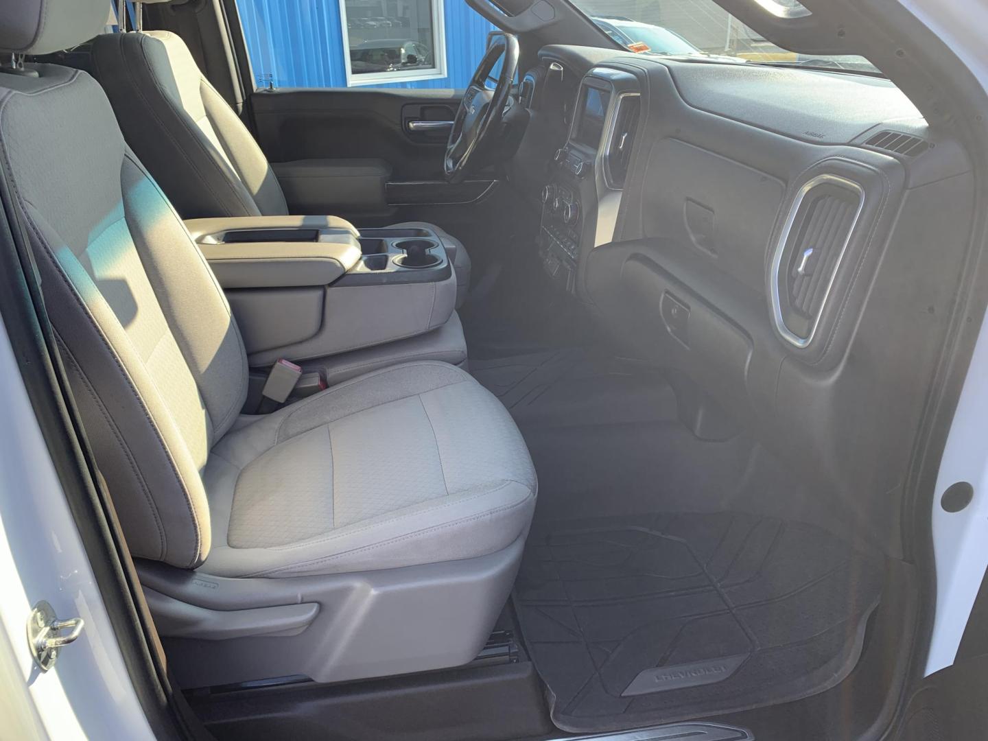 2020 WHITE /GRAY Chevrolet Silverado 1500 LT Crew Cab 4WD (3GCUYDED7LG) with an 5.3L V8 OHV 16V engine, 6A transmission, located at 506 S. Kingshighway, Cape Girardeau, MO, 63703, (573) 235-5000, 37.294991, -89.553635 - 2020 Chevrolet Silverado 1500 LT Air Conditioning Power Windows Power Locks Power Steering Tilt Wheel Keyless Entry Alarm Daytime Running Lights Dual Airbags Front Head and Side Crew Cab; Short Bed We have financing available and we accept trades! Fill out a credit application on our webs - Photo#10