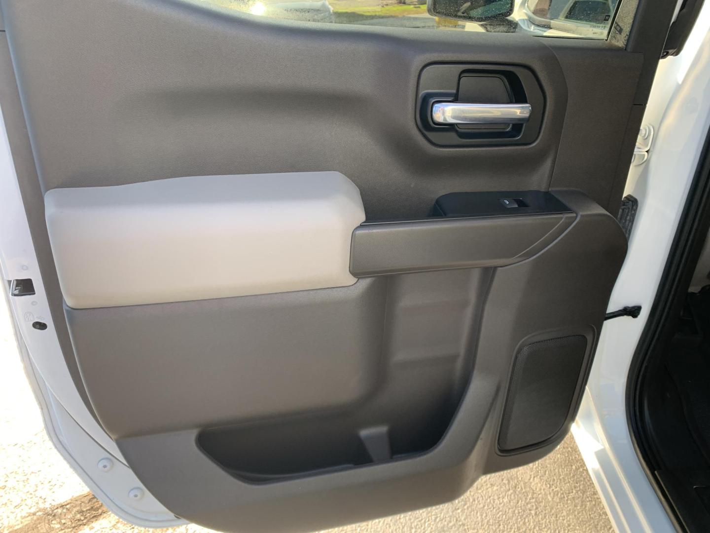 2020 WHITE /GRAY Chevrolet Silverado 1500 LT Crew Cab 4WD (3GCUYDED7LG) with an 5.3L V8 OHV 16V engine, 6A transmission, located at 506 S. Kingshighway, Cape Girardeau, MO, 63703, (573) 235-5000, 37.294991, -89.553635 - 2020 Chevrolet Silverado 1500 LT Air Conditioning Power Windows Power Locks Power Steering Tilt Wheel Keyless Entry Alarm Daytime Running Lights Dual Airbags Front Head and Side Crew Cab; Short Bed We have financing available and we accept trades! Fill out a credit application on our webs - Photo#14