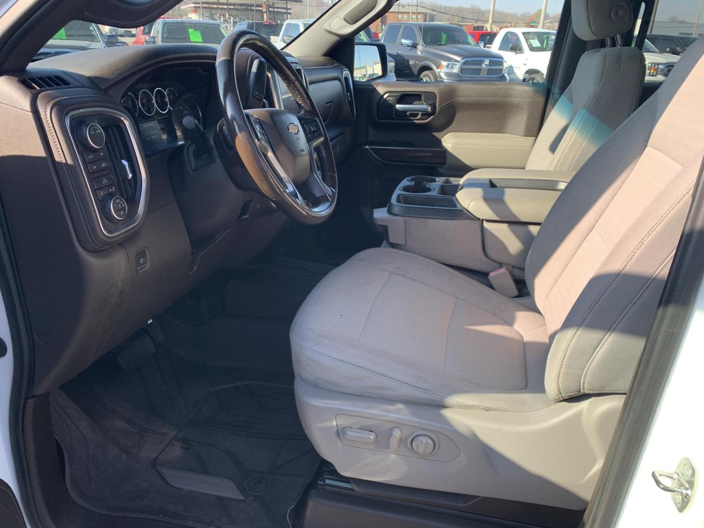 2020 WHITE /GRAY Chevrolet Silverado 1500 LT Crew Cab 4WD (3GCUYDED7LG) with an 5.3L V8 OHV 16V engine, 6A transmission, located at 506 S. Kingshighway, Cape Girardeau, MO, 63703, (573) 235-5000, 37.294991, -89.553635 - 2020 Chevrolet Silverado 1500 LT Air Conditioning Power Windows Power Locks Power Steering Tilt Wheel Keyless Entry Alarm Daytime Running Lights Dual Airbags Front Head and Side Crew Cab; Short Bed We have financing available and we accept trades! Fill out a credit application on our webs - Photo#18