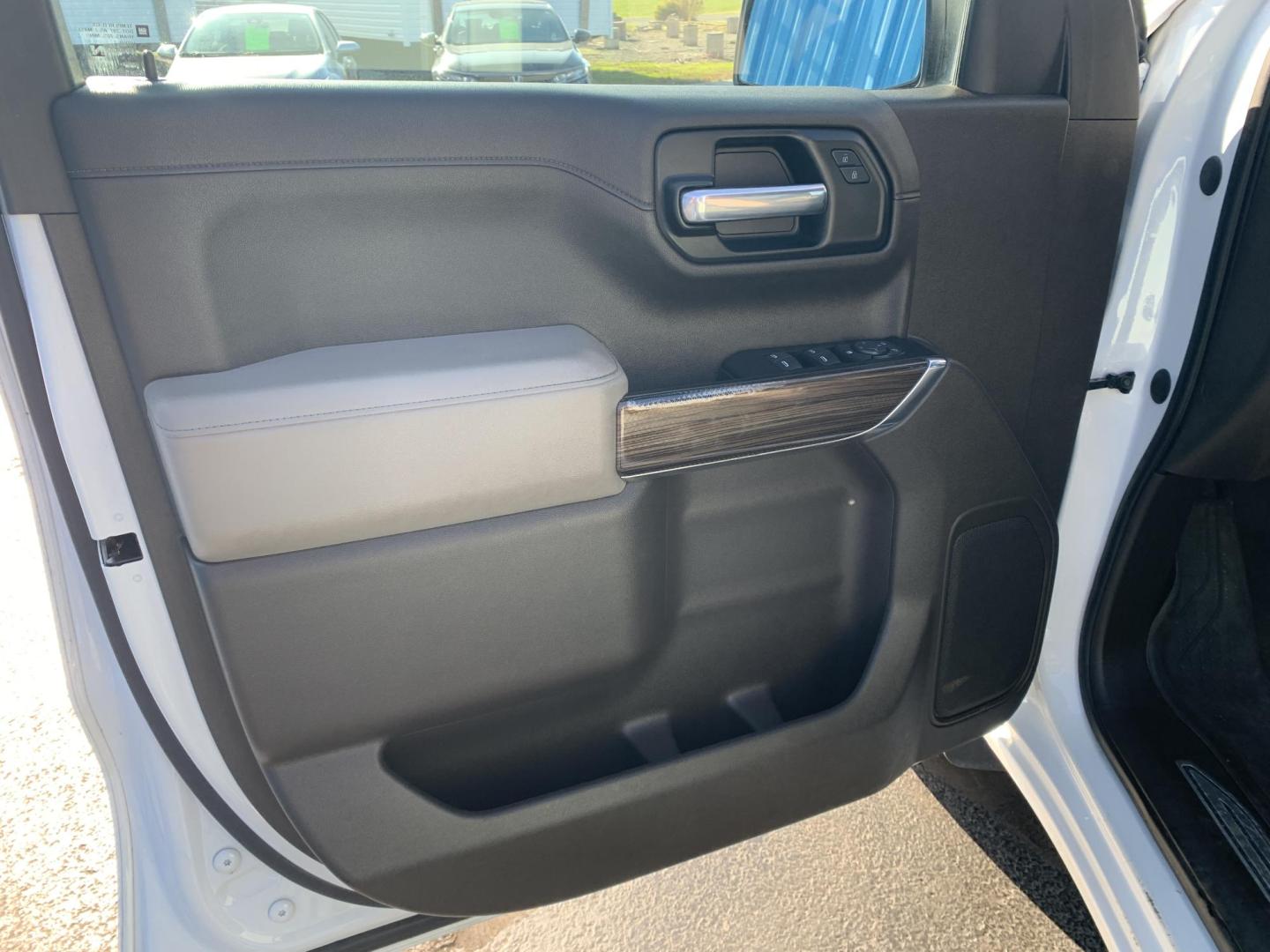 2020 WHITE /GRAY Chevrolet Silverado 1500 LT Crew Cab 4WD (3GCUYDED7LG) with an 5.3L V8 OHV 16V engine, 6A transmission, located at 506 S. Kingshighway, Cape Girardeau, MO, 63703, (573) 235-5000, 37.294991, -89.553635 - 2020 Chevrolet Silverado 1500 LT Air Conditioning Power Windows Power Locks Power Steering Tilt Wheel Keyless Entry Alarm Daytime Running Lights Dual Airbags Front Head and Side Crew Cab; Short Bed We have financing available and we accept trades! Fill out a credit application on our webs - Photo#16