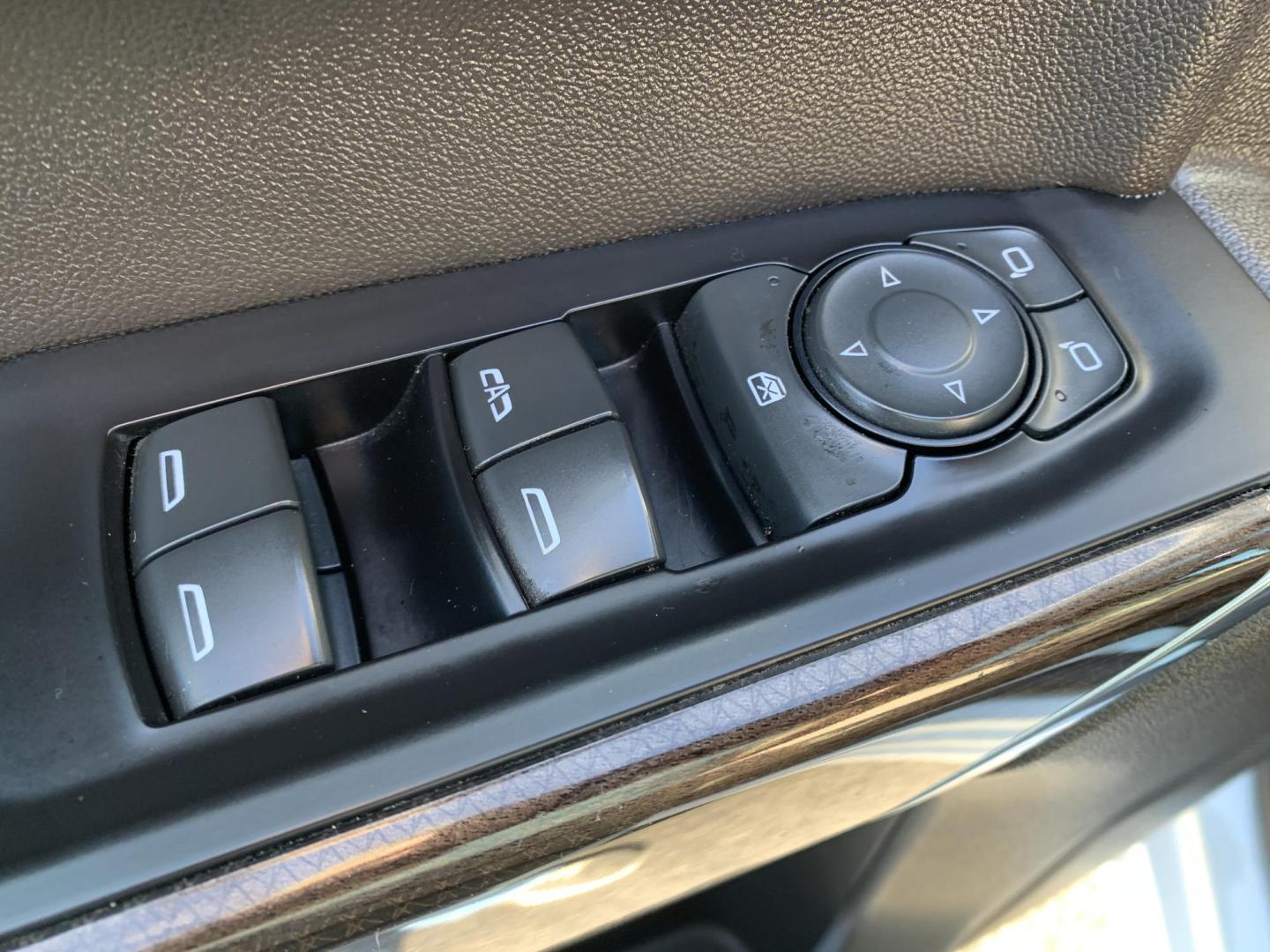 2020 WHITE /GRAY Chevrolet Silverado 1500 LT Crew Cab 4WD (3GCUYDED7LG) with an 5.3L V8 OHV 16V engine, 6A transmission, located at 506 S. Kingshighway, Cape Girardeau, MO, 63703, (573) 235-5000, 37.294991, -89.553635 - 2020 Chevrolet Silverado 1500 LT Air Conditioning Power Windows Power Locks Power Steering Tilt Wheel Keyless Entry Alarm Daytime Running Lights Dual Airbags Front Head and Side Crew Cab; Short Bed We have financing available and we accept trades! Fill out a credit application on our webs - Photo#19