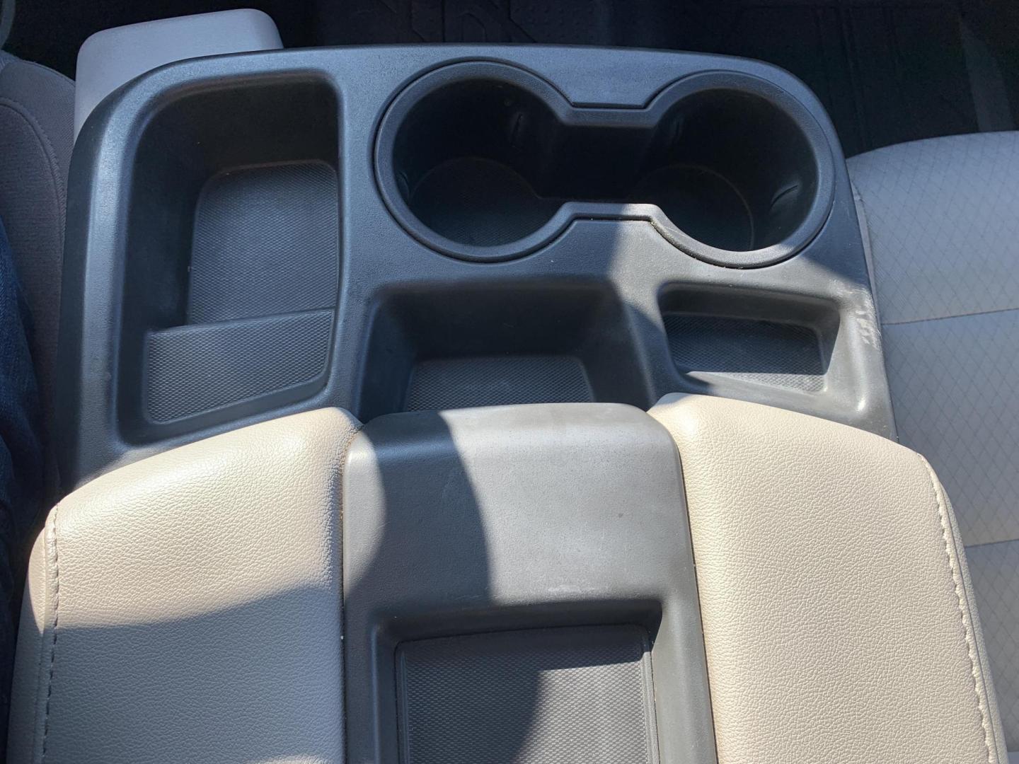 2020 WHITE /GRAY Chevrolet Silverado 1500 LT Crew Cab 4WD (3GCUYDED7LG) with an 5.3L V8 OHV 16V engine, 6A transmission, located at 506 S. Kingshighway, Cape Girardeau, MO, 63703, (573) 235-5000, 37.294991, -89.553635 - 2020 Chevrolet Silverado 1500 LT Air Conditioning Power Windows Power Locks Power Steering Tilt Wheel Keyless Entry Alarm Daytime Running Lights Dual Airbags Front Head and Side Crew Cab; Short Bed We have financing available and we accept trades! Fill out a credit application on our webs - Photo#22