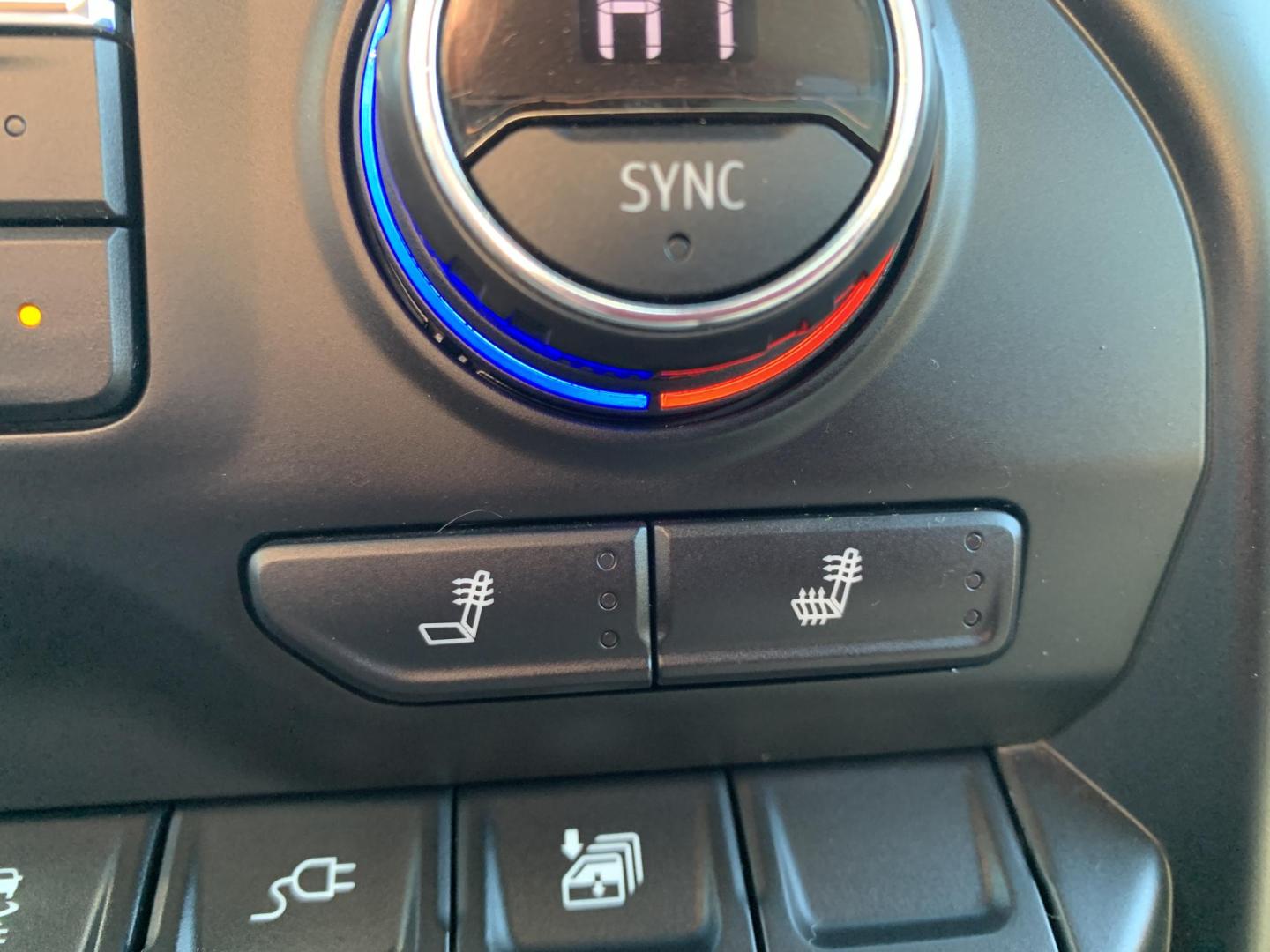 2020 WHITE /GRAY Chevrolet Silverado 1500 LT Crew Cab 4WD (3GCUYDED7LG) with an 5.3L V8 OHV 16V engine, 6A transmission, located at 506 S. Kingshighway, Cape Girardeau, MO, 63703, (573) 235-5000, 37.294991, -89.553635 - 2020 Chevrolet Silverado 1500 LT Air Conditioning Power Windows Power Locks Power Steering Tilt Wheel Keyless Entry Alarm Daytime Running Lights Dual Airbags Front Head and Side Crew Cab; Short Bed We have financing available and we accept trades! Fill out a credit application on our webs - Photo#28