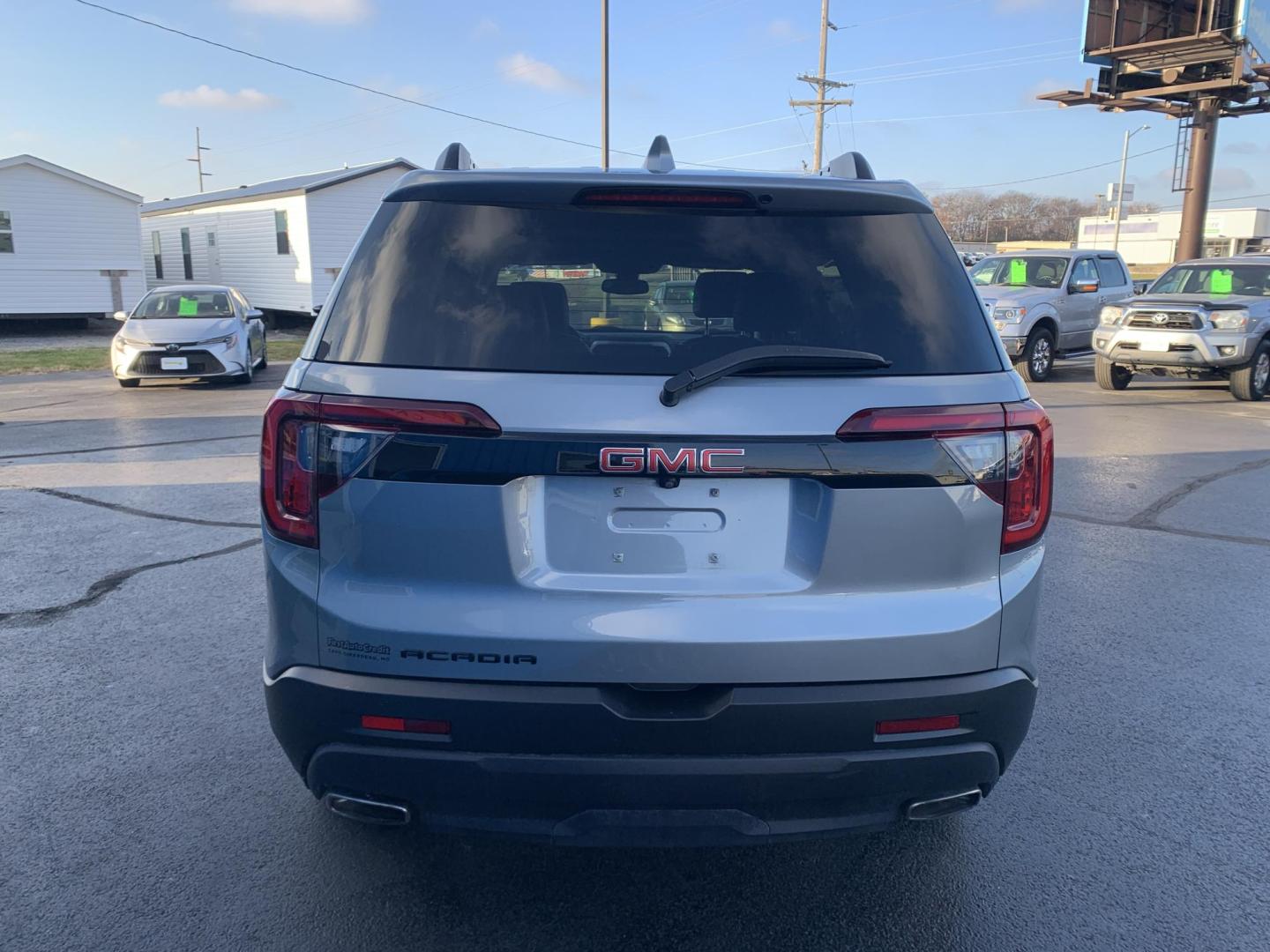 2023 GRAY /BLACK GMC Acadia SLT (1GKKNMLS1PZ) with an 3.6L V6 DOHC 24V engine, 9A transmission, located at 506 S. Kingshighway, Cape Girardeau, MO, 63703, (573) 235-5000, 37.294991, -89.553635 - 2023 GMC Acadia SLT Air Conditioning Power Windows Power Locks Power Steering Tilt Wheel Keyless Entry Daytime Running Lights Dual Airbags Front Head and Side Dual Rear Side Airbags All Wheel ABS We have financing available and we accept trades! Fill out a credit application on our websit - Photo#5