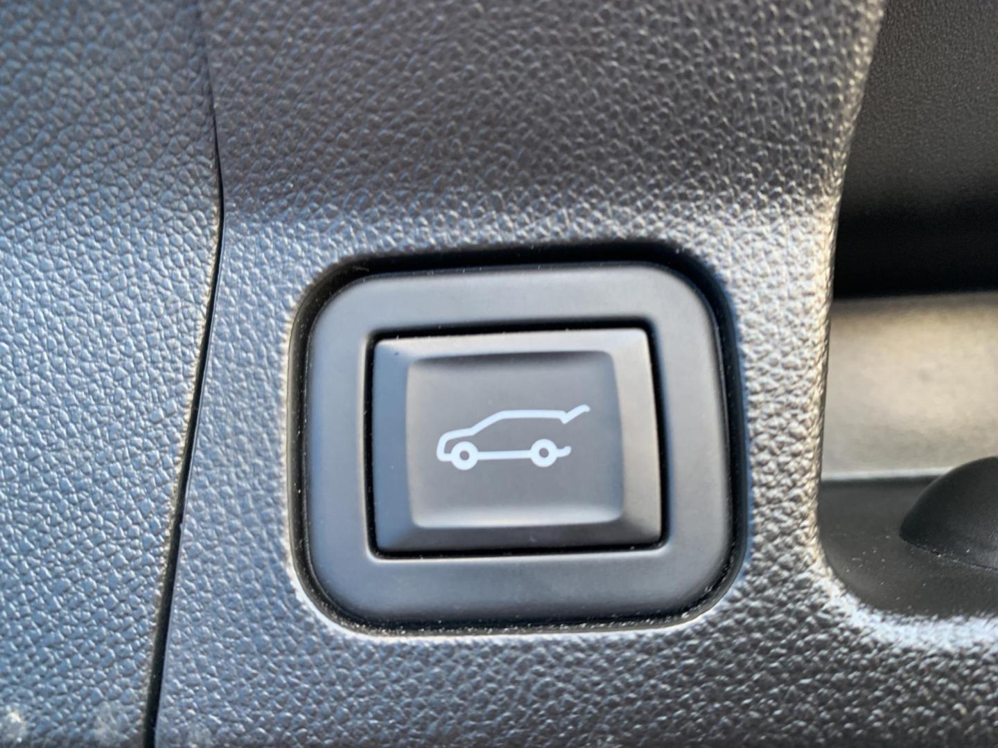 2023 GRAY /BLACK GMC Acadia SLT (1GKKNMLS1PZ) with an 3.6L V6 DOHC 24V engine, 9A transmission, located at 506 S. Kingshighway, Cape Girardeau, MO, 63703, (573) 235-5000, 37.294991, -89.553635 - 2023 GMC Acadia SLT Air Conditioning Power Windows Power Locks Power Steering Tilt Wheel Keyless Entry Daytime Running Lights Dual Airbags Front Head and Side Dual Rear Side Airbags All Wheel ABS We have financing available and we accept trades! Fill out a credit application on our websit - Photo#7