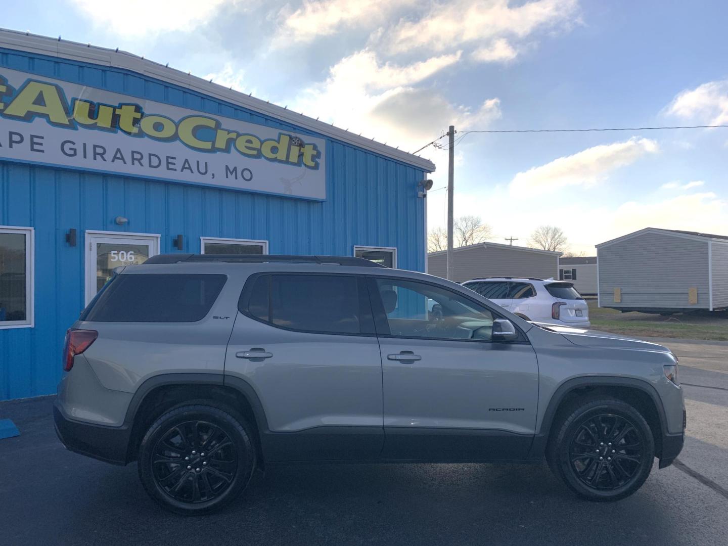 2023 GRAY /BLACK GMC Acadia SLT (1GKKNMLS1PZ) with an 3.6L V6 DOHC 24V engine, 9A transmission, located at 506 S. Kingshighway, Cape Girardeau, MO, 63703, (573) 235-5000, 37.294991, -89.553635 - 2023 GMC Acadia SLT Air Conditioning Power Windows Power Locks Power Steering Tilt Wheel Keyless Entry Daytime Running Lights Dual Airbags Front Head and Side Dual Rear Side Airbags All Wheel ABS We have financing available and we accept trades! Fill out a credit application on our websit - Photo#9