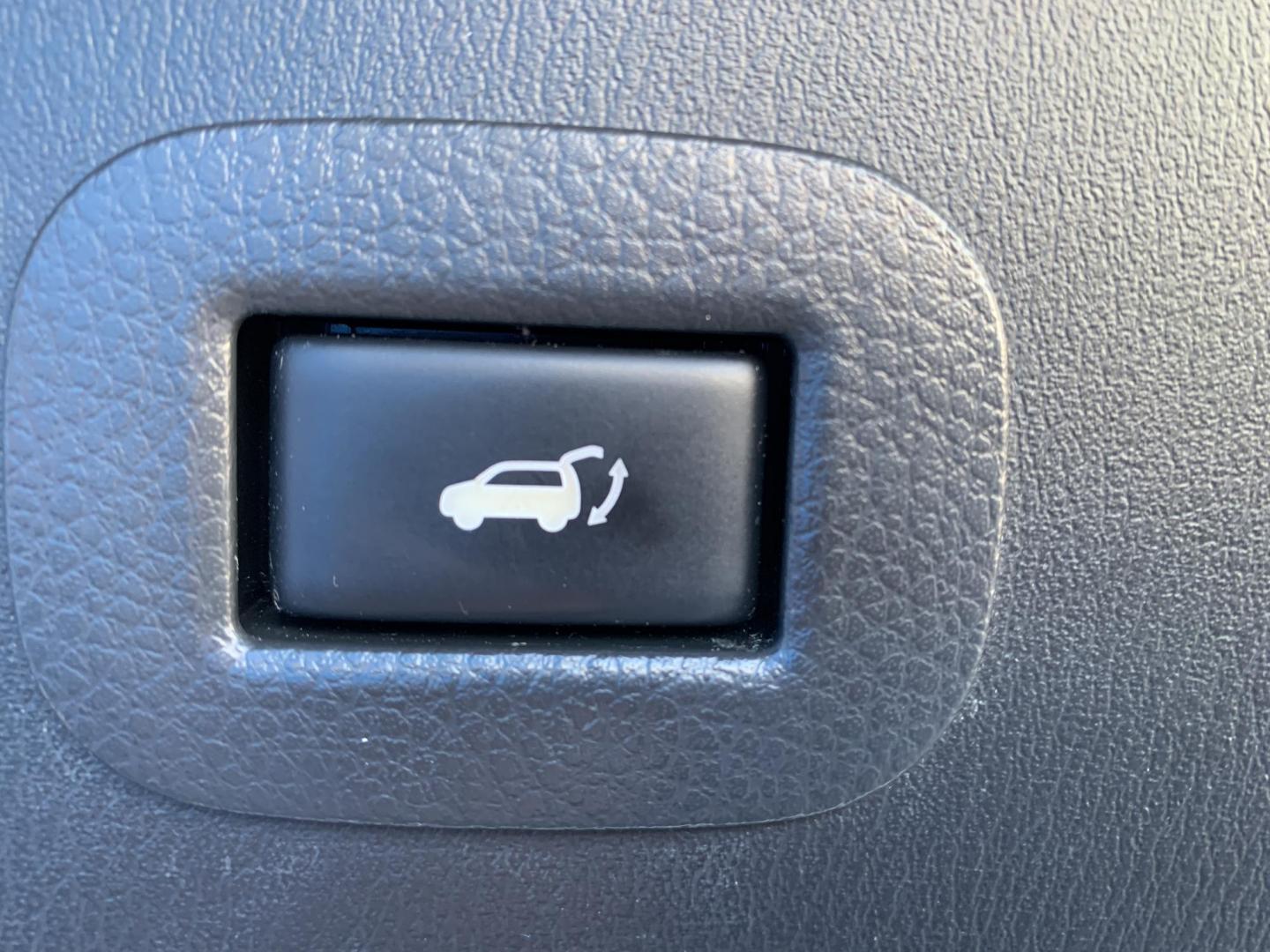 2019 WHITE /TAN Nissan Armada SV AWD (JN8AY2NC2K9) with an 5.6L V8 DOHC 32V engine, 7A transmission, located at 506 S. Kingshighway, Cape Girardeau, MO, 63703, (573) 235-5000, 37.294991, -89.553635 - One Owner! 2019 Nissan Armada SV Air Conditioning Power Windows Power Locks Power Steering Tilt Wheel Keyless Entry Alarm Daytime Running Lights Dual Front Airbags All Wheel ABS We have financing available and we accept trades! Fill out a credit application on our website or come by toda - Photo#7