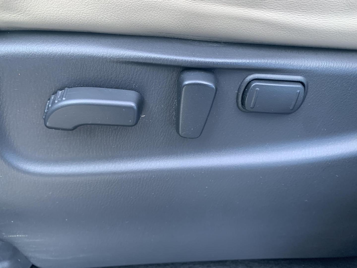 2019 WHITE /TAN Nissan Armada SV AWD (JN8AY2NC2K9) with an 5.6L V8 DOHC 32V engine, 7A transmission, located at 506 S. Kingshighway, Cape Girardeau, MO, 63703, (573) 235-5000, 37.294991, -89.553635 - One Owner! 2019 Nissan Armada SV Air Conditioning Power Windows Power Locks Power Steering Tilt Wheel Keyless Entry Alarm Daytime Running Lights Dual Front Airbags All Wheel ABS We have financing available and we accept trades! Fill out a credit application on our website or come by toda - Photo#21