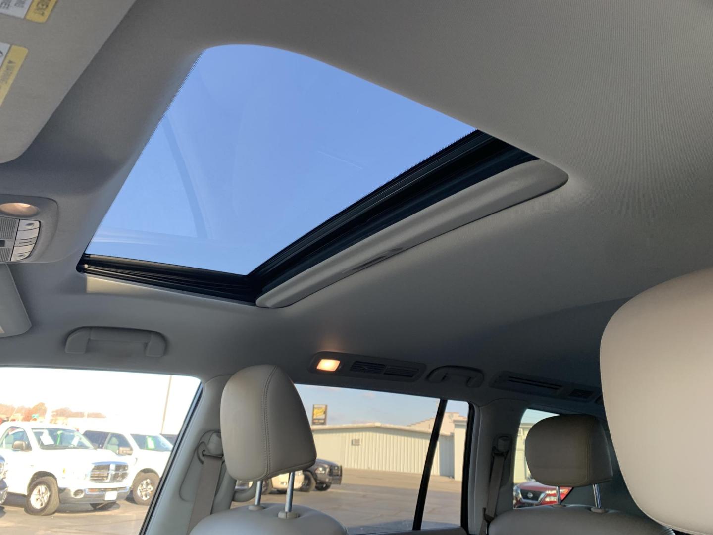 2019 WHITE /TAN Nissan Armada SV AWD (JN8AY2NC2K9) with an 5.6L V8 DOHC 32V engine, 7A transmission, located at 506 S. Kingshighway, Cape Girardeau, MO, 63703, (573) 235-5000, 37.294991, -89.553635 - One Owner! 2019 Nissan Armada SV Air Conditioning Power Windows Power Locks Power Steering Tilt Wheel Keyless Entry Alarm Daytime Running Lights Dual Front Airbags All Wheel ABS We have financing available and we accept trades! Fill out a credit application on our website or come by toda - Photo#32