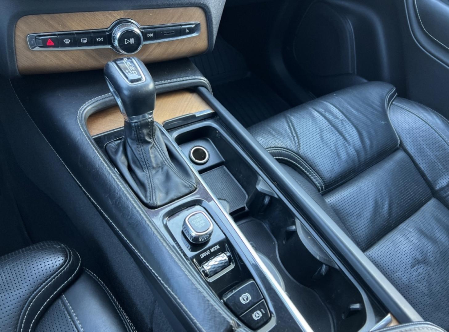 2020 BLACK /Black Volvo XC90 T6 Inscription AWD (YV4A22PL6L1) with an 2.0L 4 Cyl. engine, Automatic transmission, located at 2990 Old Orchard Rd., Jackson, MO, 63755, 37.354214, -89.612106 - 2020 Volvo XC90 T6 Inscription 1-Owner 91xxx miles All Wheel Drive 2.0L 4 Cyl. Automatic Leather 3rd Row Navigation Power/Heated/Cooled Seats Heated Rear Seats Heated Steering Wheel Backup Camera Sunroof Bluetooth Heads Up Display Cruise Power Windows/Locks/Mirrors We have financin - Photo#27