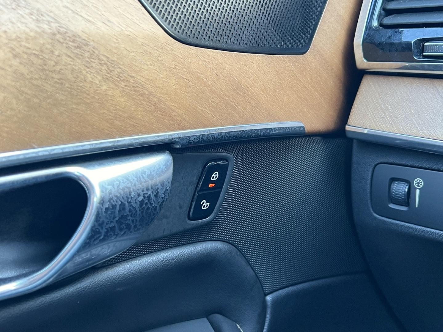 2020 BLACK /Black Volvo XC90 T6 Inscription AWD (YV4A22PL6L1) with an 2.0L 4 Cyl. engine, Automatic transmission, located at 2990 Old Orchard Rd., Jackson, MO, 63755, 37.354214, -89.612106 - 2020 Volvo XC90 T6 Inscription 1-Owner 91xxx miles All Wheel Drive 2.0L 4 Cyl. Automatic Leather 3rd Row Navigation Power/Heated/Cooled Seats Heated Rear Seats Heated Steering Wheel Backup Camera Sunroof Bluetooth Heads Up Display Cruise Power Windows/Locks/Mirrors We have financin - Photo#31