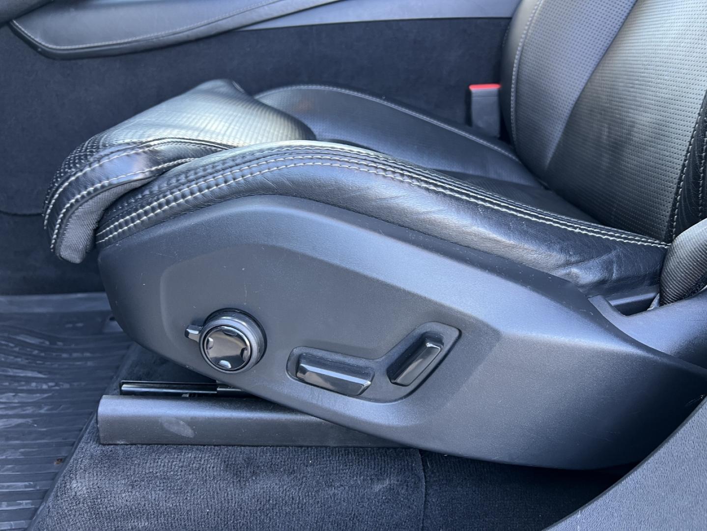 2020 BLACK /Black Volvo XC90 T6 Inscription AWD (YV4A22PL6L1) with an 2.0L 4 Cyl. engine, Automatic transmission, located at 2990 Old Orchard Rd., Jackson, MO, 63755, 37.354214, -89.612106 - 2020 Volvo XC90 T6 Inscription 1-Owner 91xxx miles All Wheel Drive 2.0L 4 Cyl. Automatic Leather 3rd Row Navigation Power/Heated/Cooled Seats Heated Rear Seats Heated Steering Wheel Backup Camera Sunroof Bluetooth Heads Up Display Cruise Power Windows/Locks/Mirrors We have financin - Photo#6