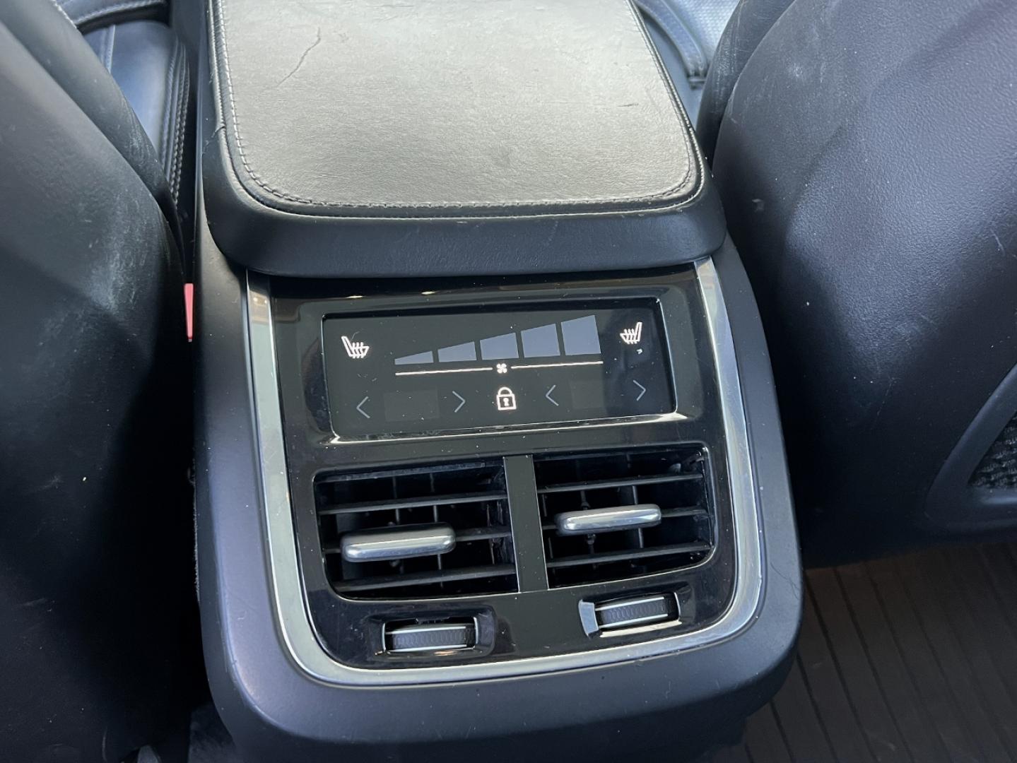 2020 BLACK /Black Volvo XC90 T6 Inscription AWD (YV4A22PL6L1) with an 2.0L 4 Cyl. engine, Automatic transmission, located at 2990 Old Orchard Rd., Jackson, MO, 63755, 37.354214, -89.612106 - 2020 Volvo XC90 T6 Inscription 1-Owner 91xxx miles All Wheel Drive 2.0L 4 Cyl. Automatic Leather 3rd Row Navigation Power/Heated/Cooled Seats Heated Rear Seats Heated Steering Wheel Backup Camera Sunroof Bluetooth Heads Up Display Cruise Power Windows/Locks/Mirrors We have financin - Photo#7