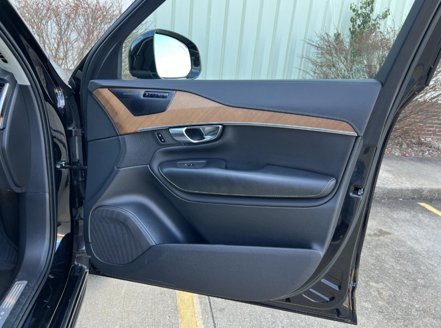 2020 BLACK /Black Volvo XC90 T6 Inscription AWD (YV4A22PL6L1) with an 2.0L 4 Cyl. engine, Automatic transmission, located at 2990 Old Orchard Rd., Jackson, MO, 63755, 37.354214, -89.612106 - 2020 Volvo XC90 T6 Inscription 1-Owner 91xxx miles All Wheel Drive 2.0L 4 Cyl. Automatic Leather 3rd Row Navigation Power/Heated/Cooled Seats Heated Rear Seats Heated Steering Wheel Backup Camera Sunroof Bluetooth Heads Up Display Cruise Power Windows/Locks/Mirrors We have financin - Photo#17