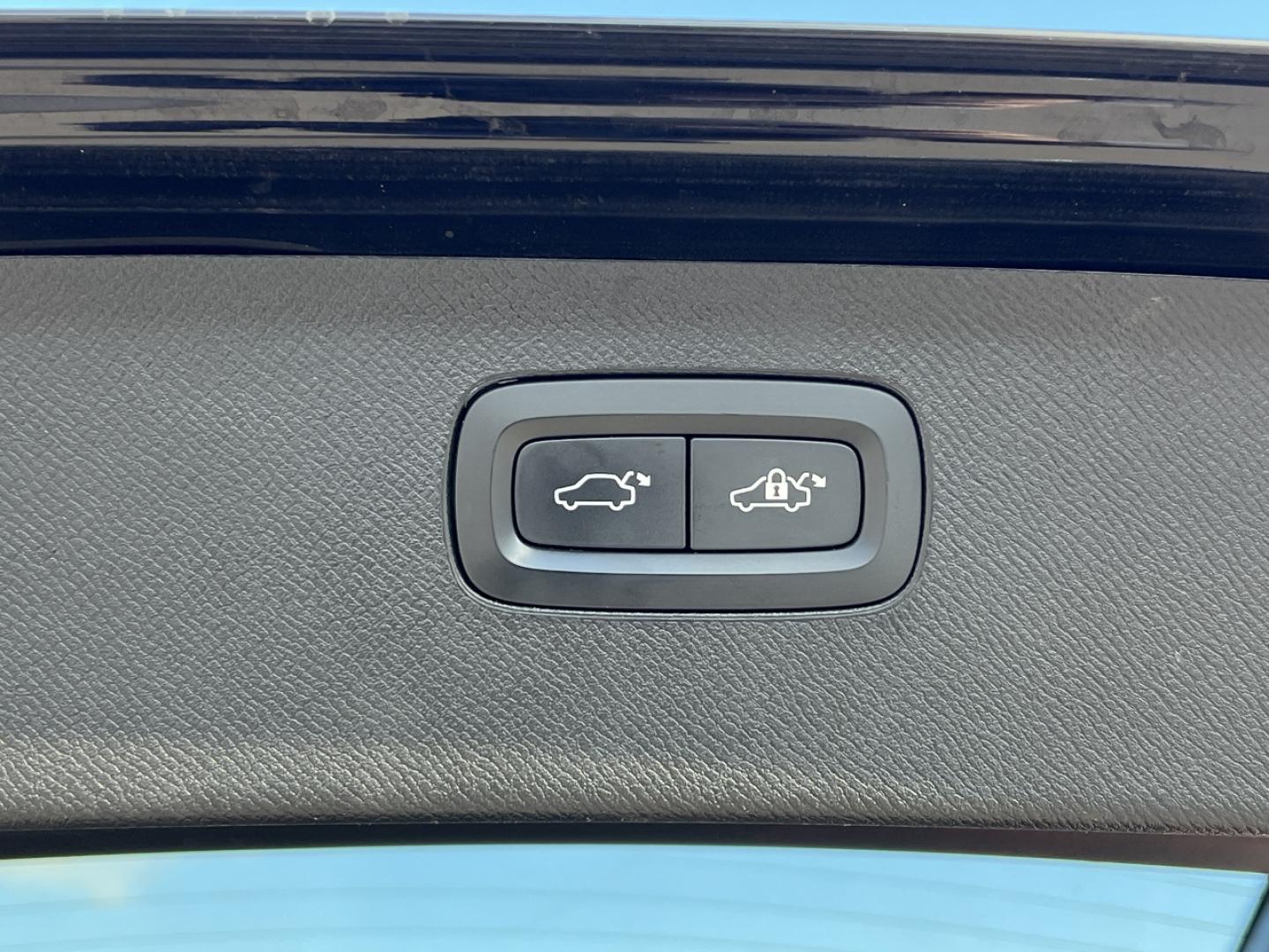 2020 BLACK /Black Volvo XC90 T6 Inscription AWD (YV4A22PL6L1) with an 2.0L 4 Cyl. engine, Automatic transmission, located at 2990 Old Orchard Rd., Jackson, MO, 63755, 37.354214, -89.612106 - 2020 Volvo XC90 T6 Inscription 1-Owner 91xxx miles All Wheel Drive 2.0L 4 Cyl. Automatic Leather 3rd Row Navigation Power/Heated/Cooled Seats Heated Rear Seats Heated Steering Wheel Backup Camera Sunroof Bluetooth Heads Up Display Cruise Power Windows/Locks/Mirrors We have financin - Photo#24