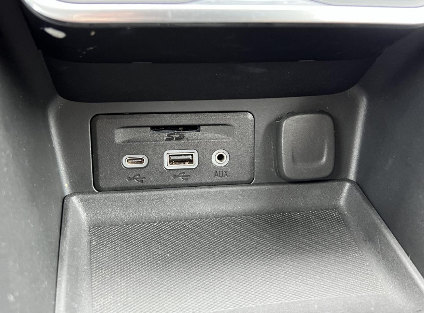 2020 WHITE /Black GMC Terrain SLT (3GKALPEV6LL) with an 1.4L 4 Cyl. TURBO engine, Automatic transmission, located at 2990 Old Orchard Rd., Jackson, MO, 63755, 37.354214, -89.612106 - 2020 GMC Terrain SLT 1-Owner 80xxx miles Front Wheel Drive 1.5L 4 Cyl. Automatic Leather Backup Camera Power Driver Seat Heated Seats Bluetooth Remote Start Cruise Power Windows/Locks/Mirrors We have financing available and we accept trades! Fill out a credit application on our website - Photo#27