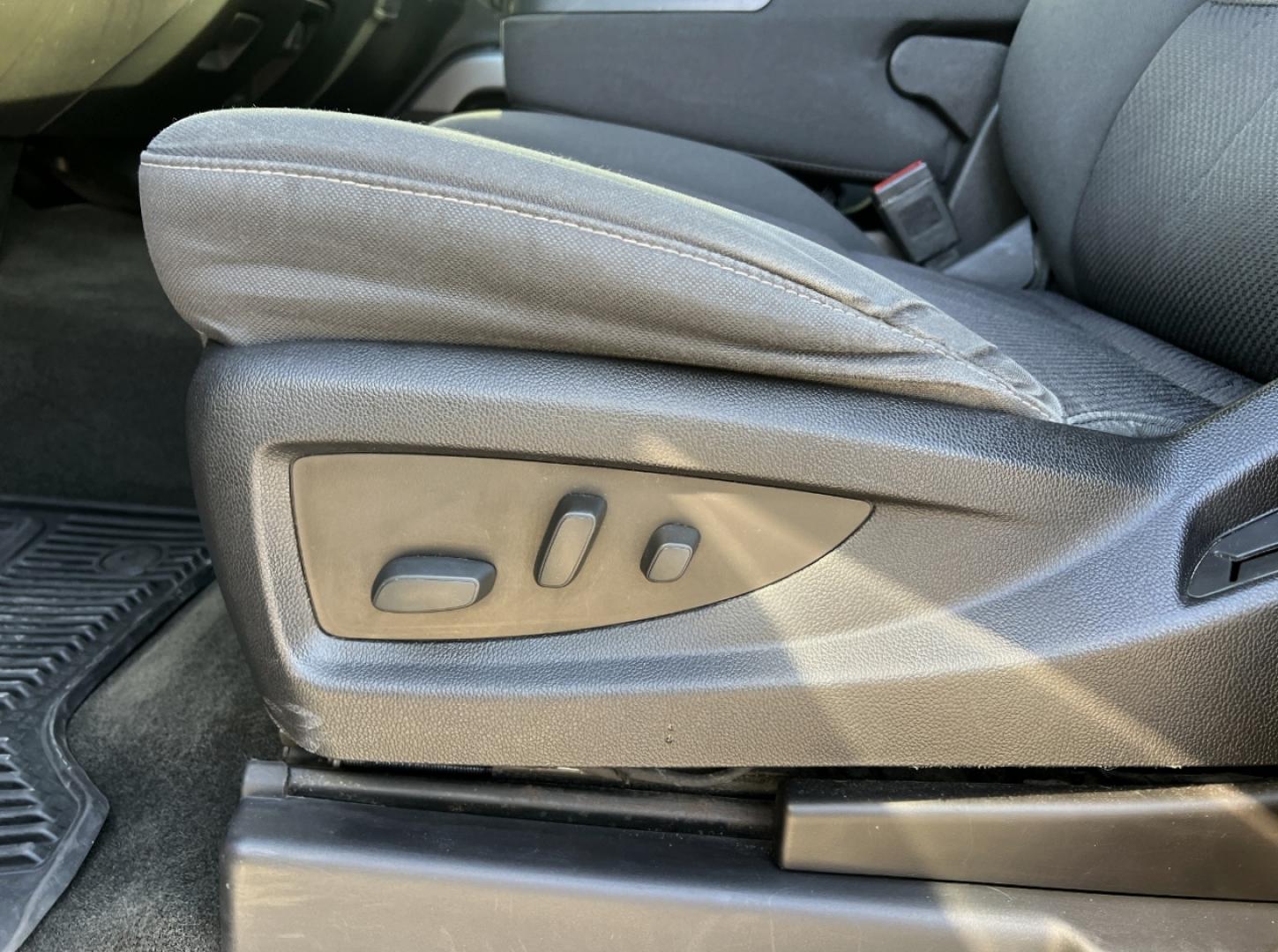 2015 BLUE /Gray Chevrolet Silverado 1500 LT Crew Cab 4WD (3GCUKREC9FG) with an 5.3L V8 engine, Automatic transmission, located at 2990 Old Orchard Rd., Jackson, MO, 63755, 37.354214, -89.612106 - 2015 Chevrolet Silverado 1500 LT 162xxx miles 4x4 5.3L V8 Automatic Backup Camera Power Driver Seat Bluetooth Remote Start Cruise Power Windows/Locks/Mirrors We have financing available and we accept trades! Fill out a credit application on our website or come by today! If you have any q - Photo#4