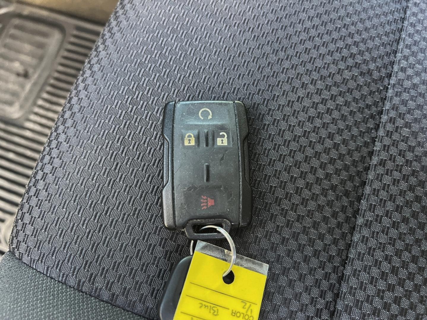 2015 BLUE /Gray Chevrolet Silverado 1500 LT Crew Cab 4WD (3GCUKREC9FG) with an 5.3L V8 engine, Automatic transmission, located at 2990 Old Orchard Rd., Jackson, MO, 63755, 37.354214, -89.612106 - 2015 Chevrolet Silverado 1500 LT 162xxx miles 4x4 5.3L V8 Automatic Backup Camera Power Driver Seat Bluetooth Remote Start Cruise Power Windows/Locks/Mirrors We have financing available and we accept trades! Fill out a credit application on our website or come by today! If you have any q - Photo#5