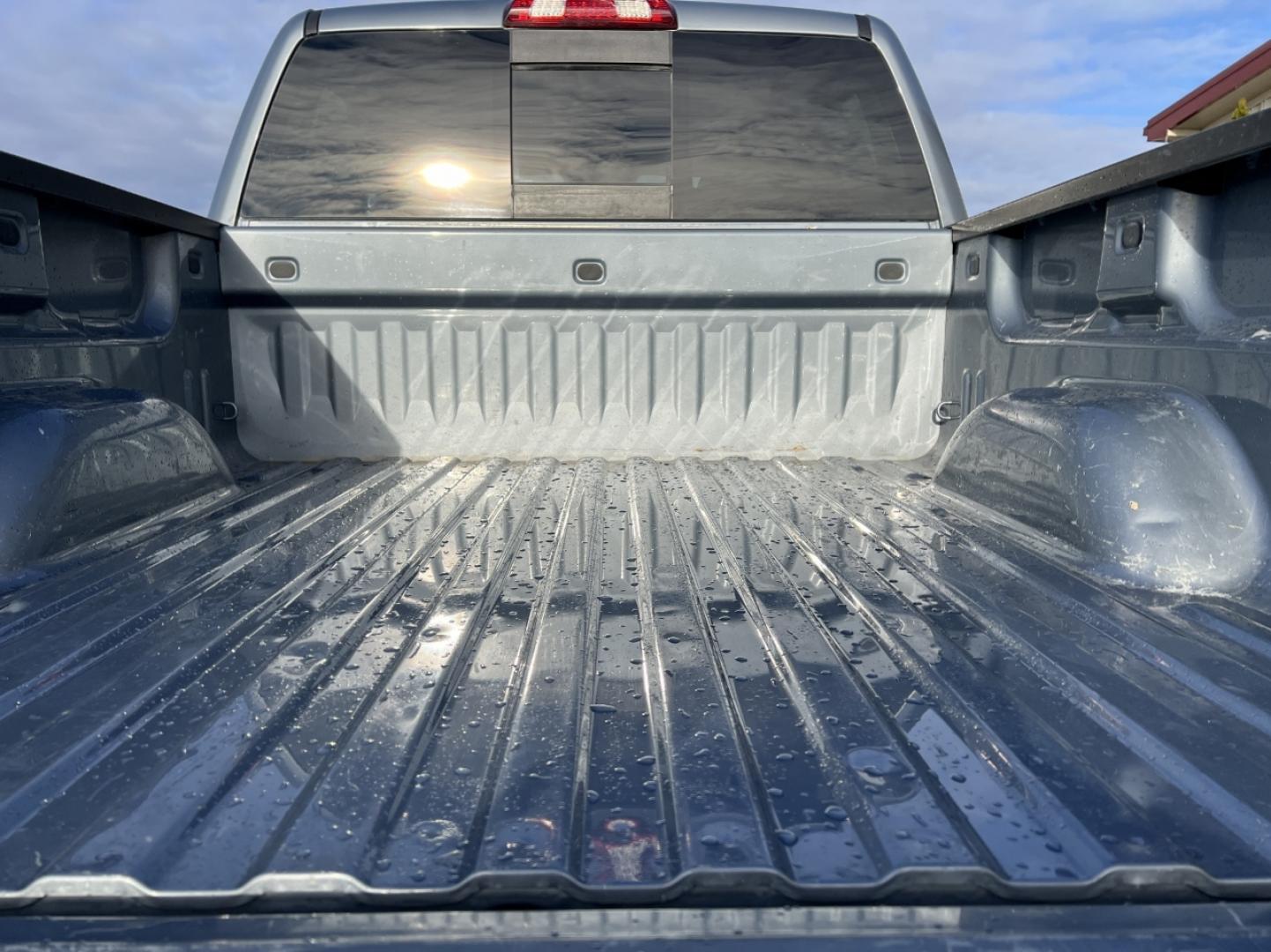 2015 BLUE /Gray Chevrolet Silverado 1500 LT Crew Cab 4WD (3GCUKREC9FG) with an 5.3L V8 engine, Automatic transmission, located at 2990 Old Orchard Rd., Jackson, MO, 63755, 37.354214, -89.612106 - 2015 Chevrolet Silverado 1500 LT 162xxx miles 4x4 5.3L V8 Automatic Backup Camera Power Driver Seat Bluetooth Remote Start Cruise Power Windows/Locks/Mirrors We have financing available and we accept trades! Fill out a credit application on our website or come by today! If you have any q - Photo#20