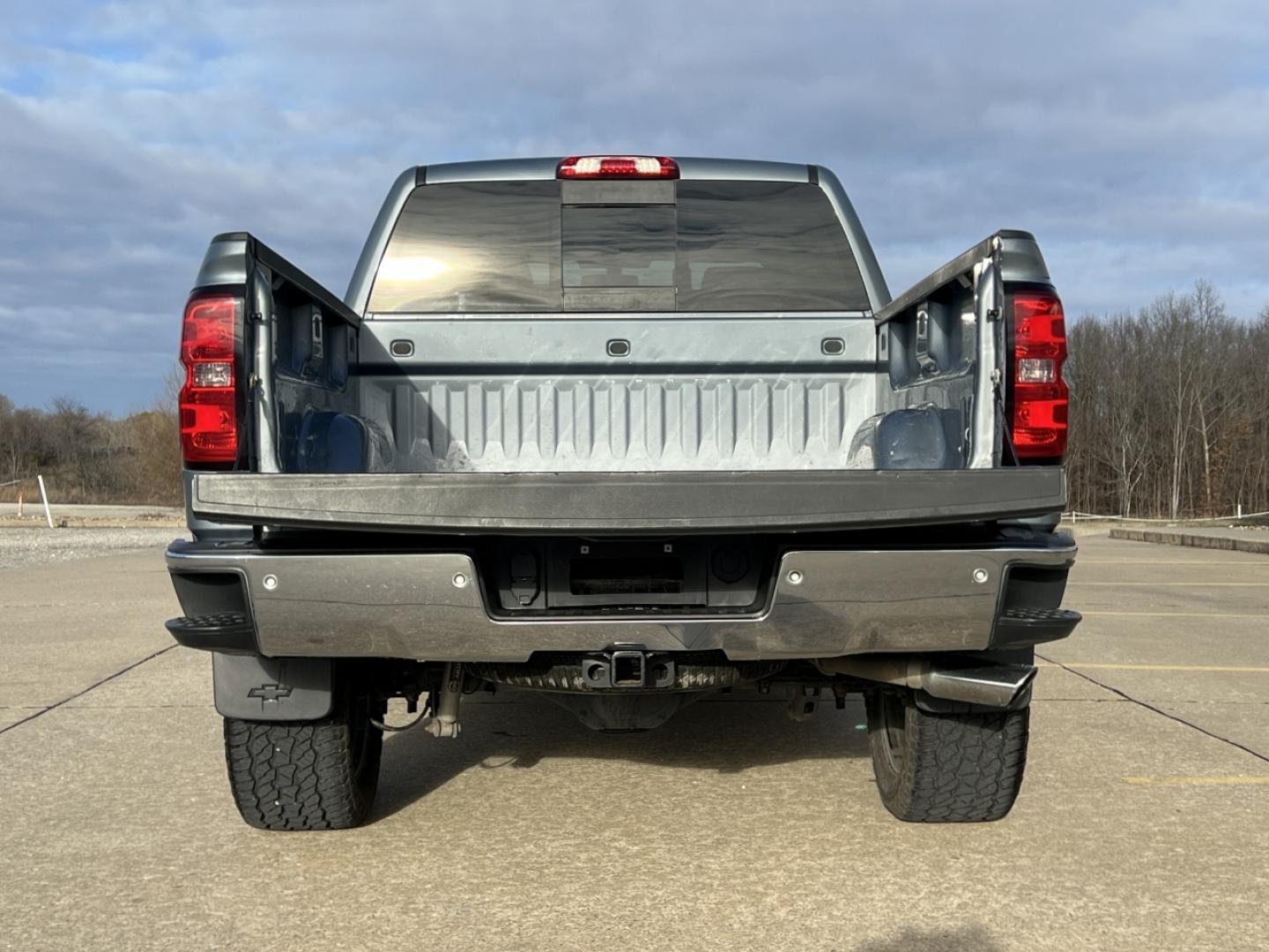 2015 BLUE /Gray Chevrolet Silverado 1500 LT Crew Cab 4WD (3GCUKREC9FG) with an 5.3L V8 engine, Automatic transmission, located at 2990 Old Orchard Rd., Jackson, MO, 63755, 37.354214, -89.612106 - 2015 Chevrolet Silverado 1500 LT 162xxx miles 4x4 5.3L V8 Automatic Backup Camera Power Driver Seat Bluetooth Remote Start Cruise Power Windows/Locks/Mirrors We have financing available and we accept trades! Fill out a credit application on our website or come by today! If you have any q - Photo#19