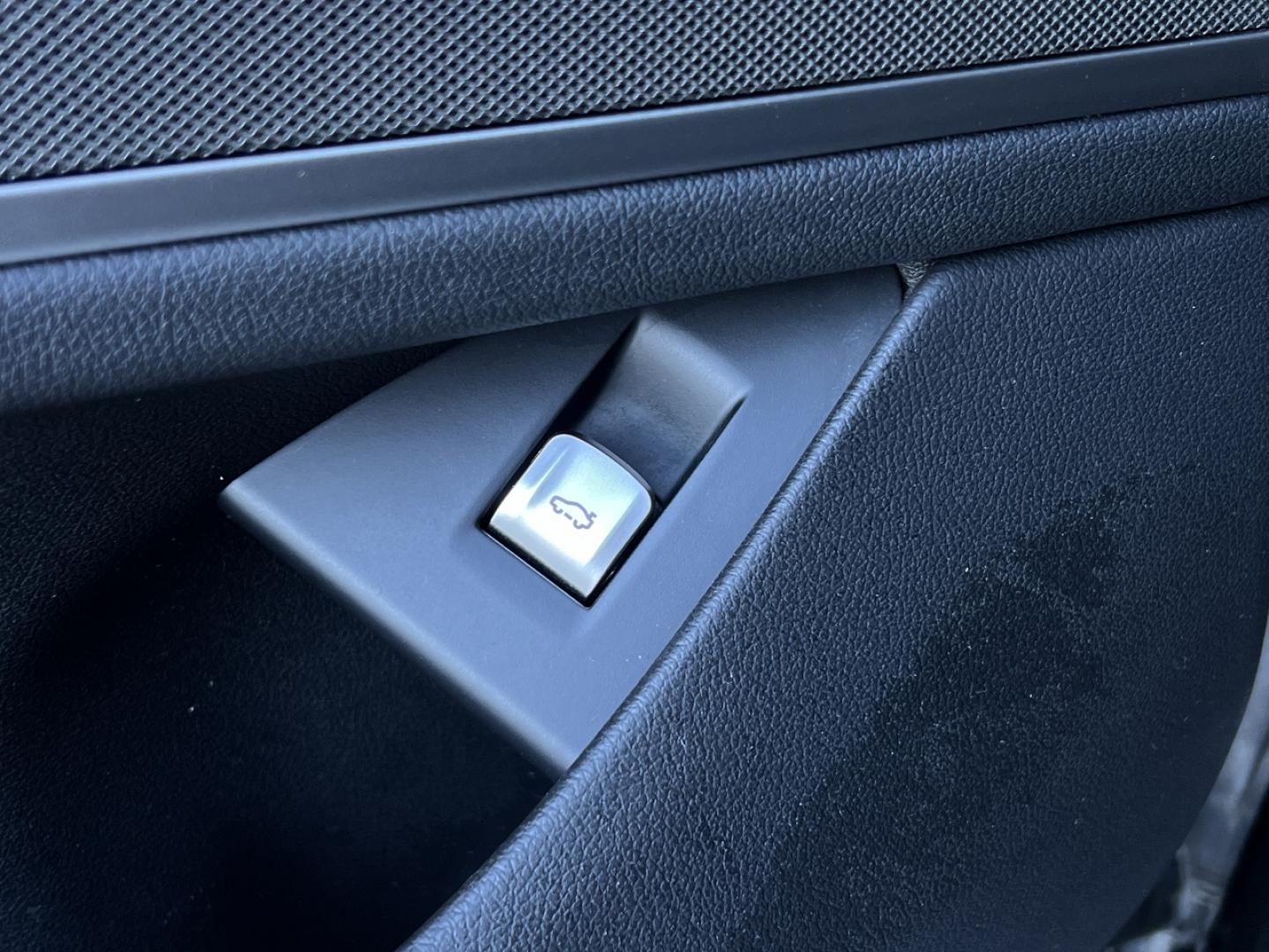 2016 BLACK /Black BMW 7-Series 750i xDrive (WBA7F2C5XGG) with an 4.4L V8 engine, Automatic transmission, located at 2990 Old Orchard Rd., Jackson, MO, 63755, 37.354214, -89.612106 - 2016 BMW 7-Series 750i xDrive 153xxx miles All Wheel Drive 4.4L V8 Automatic Leather Navigation Backup Camera Power/Heated/Cooled Seats Heated/Cooled Rear Seats Sunroof Bluetooth Heads Up Display Cruise Power Windows/Locks/Mirrors We have financing available and we accept trades! Fill - Photo#36