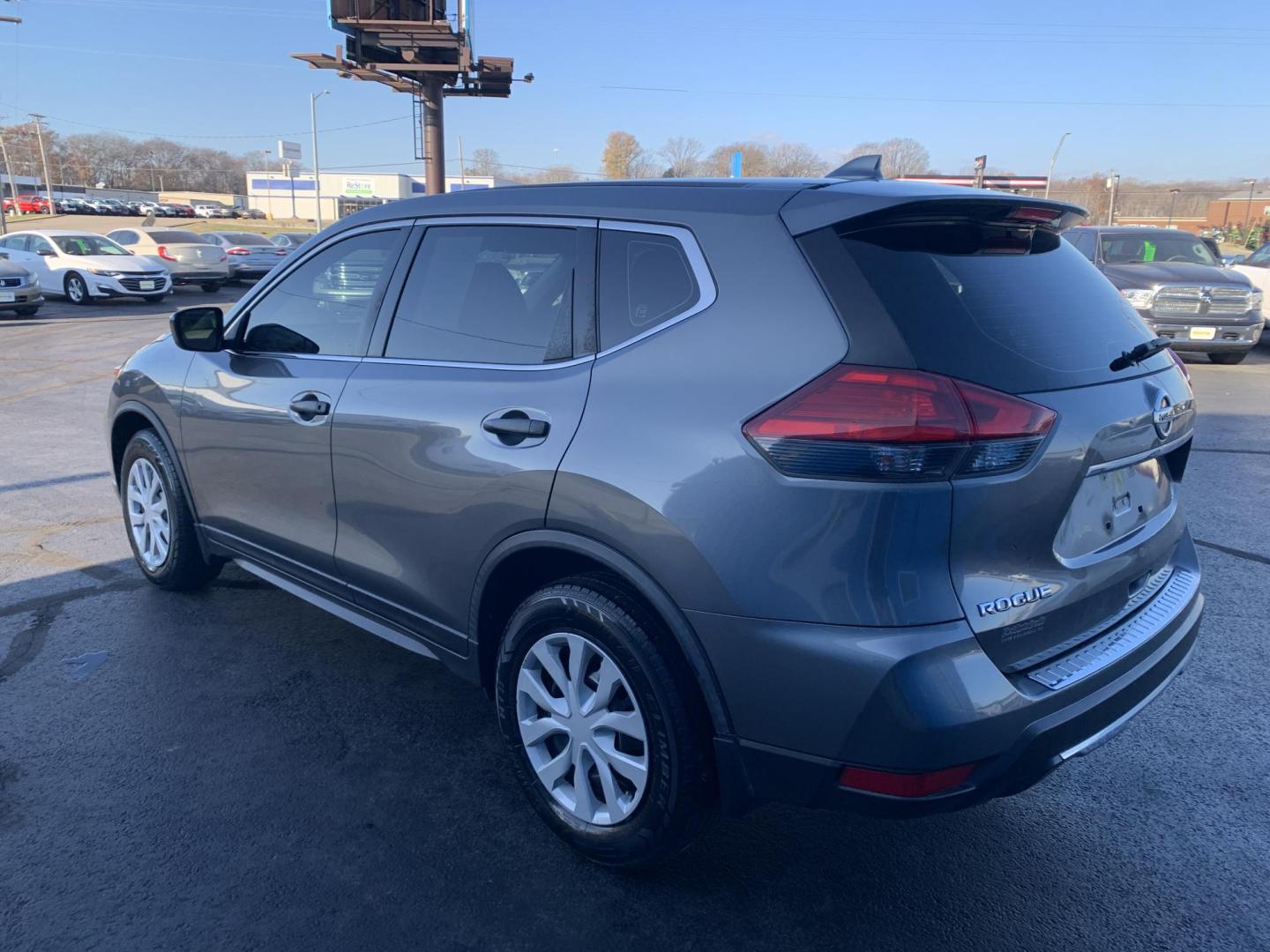2017 GRAY /BLACK Nissan Rogue SV (JN8AT2MT0HW) with an 2.5L L4 DOHC 16V engine, CVT transmission, located at 506 S. Kingshighway, Cape Girardeau, MO, 63703, (573) 235-5000, 37.294991, -89.553635 - 2017 Nissan Rogue SV 151,XXX MI Front Wheel Drive 2.5L 4 Cyl Backup Camera Cruise Bluetooth Power Windows/Mirrors/Locks Keyless Entry We have financing available and we accept trades! Fill out a credit application on our website or come by today! If you have any questions, give us a call a - Photo#4