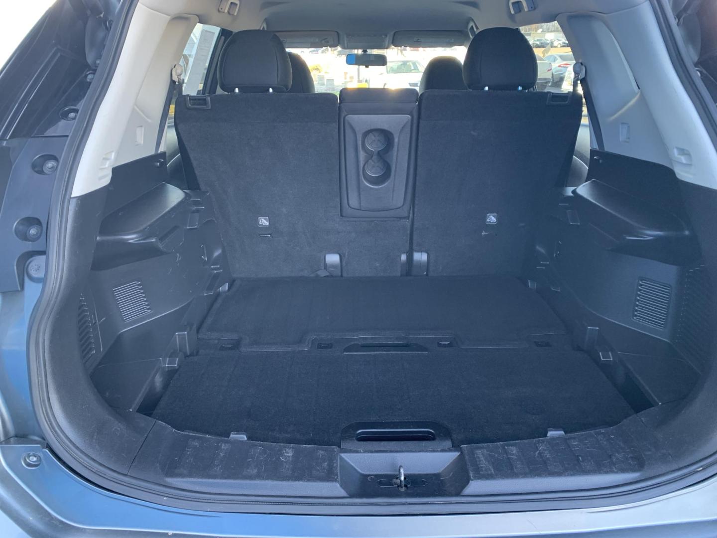 2017 GRAY /BLACK Nissan Rogue SV (JN8AT2MT0HW) with an 2.5L L4 DOHC 16V engine, CVT transmission, located at 506 S. Kingshighway, Cape Girardeau, MO, 63703, (573) 235-5000, 37.294991, -89.553635 - 2017 Nissan Rogue SV 151,XXX MI Front Wheel Drive 2.5L 4 Cyl Backup Camera Cruise Bluetooth Power Windows/Mirrors/Locks Keyless Entry We have financing available and we accept trades! Fill out a credit application on our website or come by today! If you have any questions, give us a call a - Photo#6