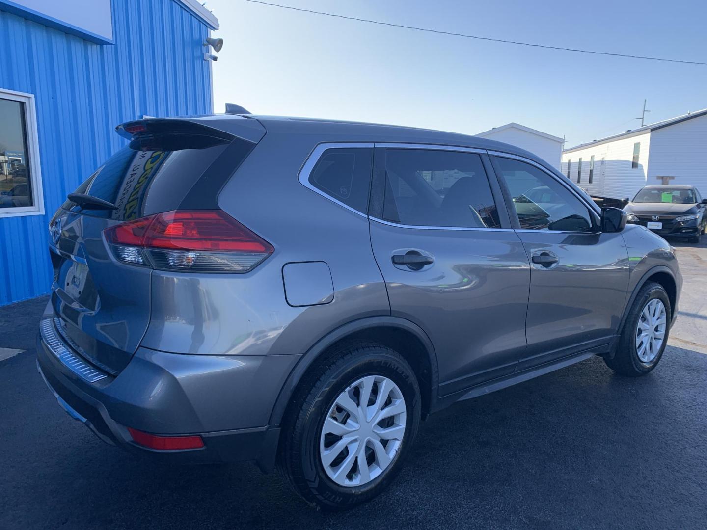 2017 GRAY /BLACK Nissan Rogue SV (JN8AT2MT0HW) with an 2.5L L4 DOHC 16V engine, CVT transmission, located at 506 S. Kingshighway, Cape Girardeau, MO, 63703, (573) 235-5000, 37.294991, -89.553635 - 2017 Nissan Rogue SV 151,XXX MI Front Wheel Drive 2.5L 4 Cyl Backup Camera Cruise Bluetooth Power Windows/Mirrors/Locks Keyless Entry We have financing available and we accept trades! Fill out a credit application on our website or come by today! If you have any questions, give us a call a - Photo#7