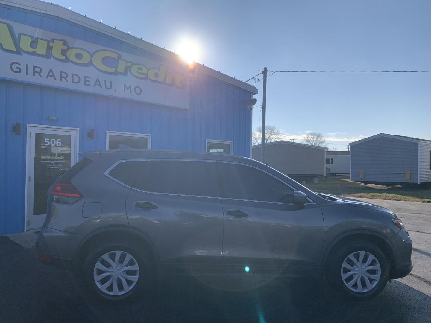 2017 GRAY /BLACK Nissan Rogue SV (JN8AT2MT0HW) with an 2.5L L4 DOHC 16V engine, CVT transmission, located at 506 S. Kingshighway, Cape Girardeau, MO, 63703, (573) 235-5000, 37.294991, -89.553635 - 2017 Nissan Rogue SV 151,XXX MI Front Wheel Drive 2.5L 4 Cyl Backup Camera Cruise Bluetooth Power Windows/Mirrors/Locks Keyless Entry We have financing available and we accept trades! Fill out a credit application on our website or come by today! If you have any questions, give us a call a - Photo#8