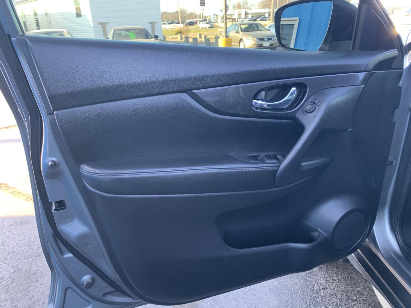 2017 GRAY /BLACK Nissan Rogue SV (JN8AT2MT0HW) with an 2.5L L4 DOHC 16V engine, CVT transmission, located at 506 S. Kingshighway, Cape Girardeau, MO, 63703, (573) 235-5000, 37.294991, -89.553635 - 2017 Nissan Rogue SV 151,XXX MI Front Wheel Drive 2.5L 4 Cyl Backup Camera Cruise Bluetooth Power Windows/Mirrors/Locks Keyless Entry We have financing available and we accept trades! Fill out a credit application on our website or come by today! If you have any questions, give us a call a - Photo#15