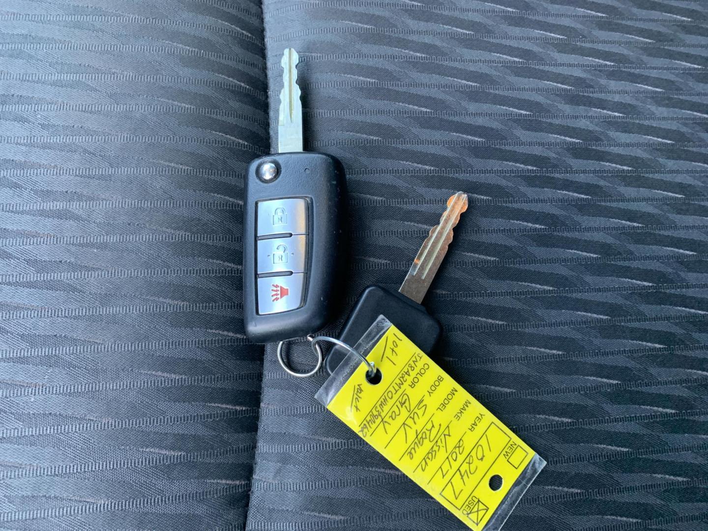 2017 GRAY /BLACK Nissan Rogue SV (JN8AT2MT0HW) with an 2.5L L4 DOHC 16V engine, CVT transmission, located at 506 S. Kingshighway, Cape Girardeau, MO, 63703, (573) 235-5000, 37.294991, -89.553635 - 2017 Nissan Rogue SV 151,XXX MI Front Wheel Drive 2.5L 4 Cyl Backup Camera Cruise Bluetooth Power Windows/Mirrors/Locks Keyless Entry We have financing available and we accept trades! Fill out a credit application on our website or come by today! If you have any questions, give us a call a - Photo#17