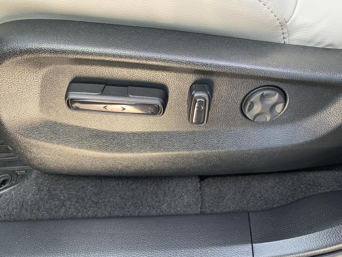 2022 MAROON /GRAY Honda CR-V Touring AWD (7FARW2H9XNE) with an 1.5L L4 16V DOHC TURBO engine, CVT transmission, located at 506 S. Kingshighway, Cape Girardeau, MO, 63703, (573) 235-5000, 37.294991, -89.553635 - 2022 Honda C-RV Touring One Owner!! Only 8,XXXmi!! 1.5L 4 Cyl AWD Leather Adaptive Cruise Control Heated Steering Wheel Heated Seats Power Driver/Passenger Seats Bluetooth Navigation Wireless Charger Collision Avoidance System Lane Assist Power Windows/Locks/Mirrors Keyless Entry Da - Photo#16