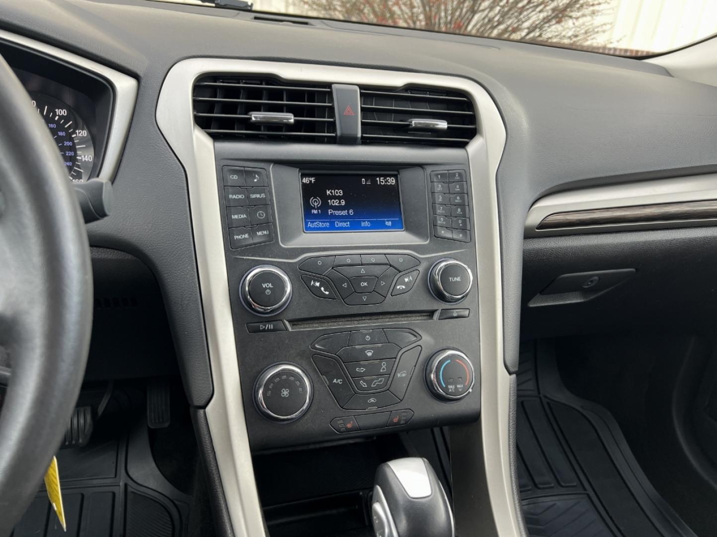 2015 WHITE /Black Ford Fusion SE (3FA6P0HD4FR) with an 1.5L 4 Cyl. engine, Automatic transmission, located at 2990 Old Orchard Rd., Jackson, MO, 63755, 37.354214, -89.612106 - 2015 Ford Fusion SE 159xxx miles Front Wheel Drive 1.5L 4 Cyl. Automatic Leather Backup Camera Power/Heated Seats Bluetooth Cruise Power Windows/Locks/Mirrors We have financing available and we accept trades! Fill out a credit application on our website or come by today! If you have any - Photo#23