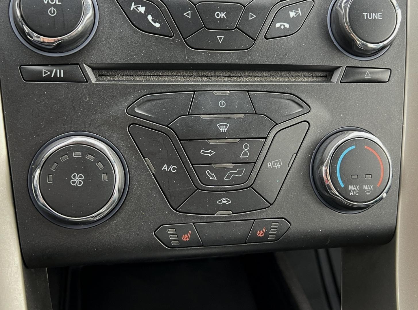 2015 WHITE /Black Ford Fusion SE (3FA6P0HD4FR) with an 1.5L 4 Cyl. engine, Automatic transmission, located at 2990 Old Orchard Rd., Jackson, MO, 63755, 37.354214, -89.612106 - 2015 Ford Fusion SE 159xxx miles Front Wheel Drive 1.5L 4 Cyl. Automatic Leather Backup Camera Power/Heated Seats Bluetooth Cruise Power Windows/Locks/Mirrors We have financing available and we accept trades! Fill out a credit application on our website or come by today! If you have any - Photo#3