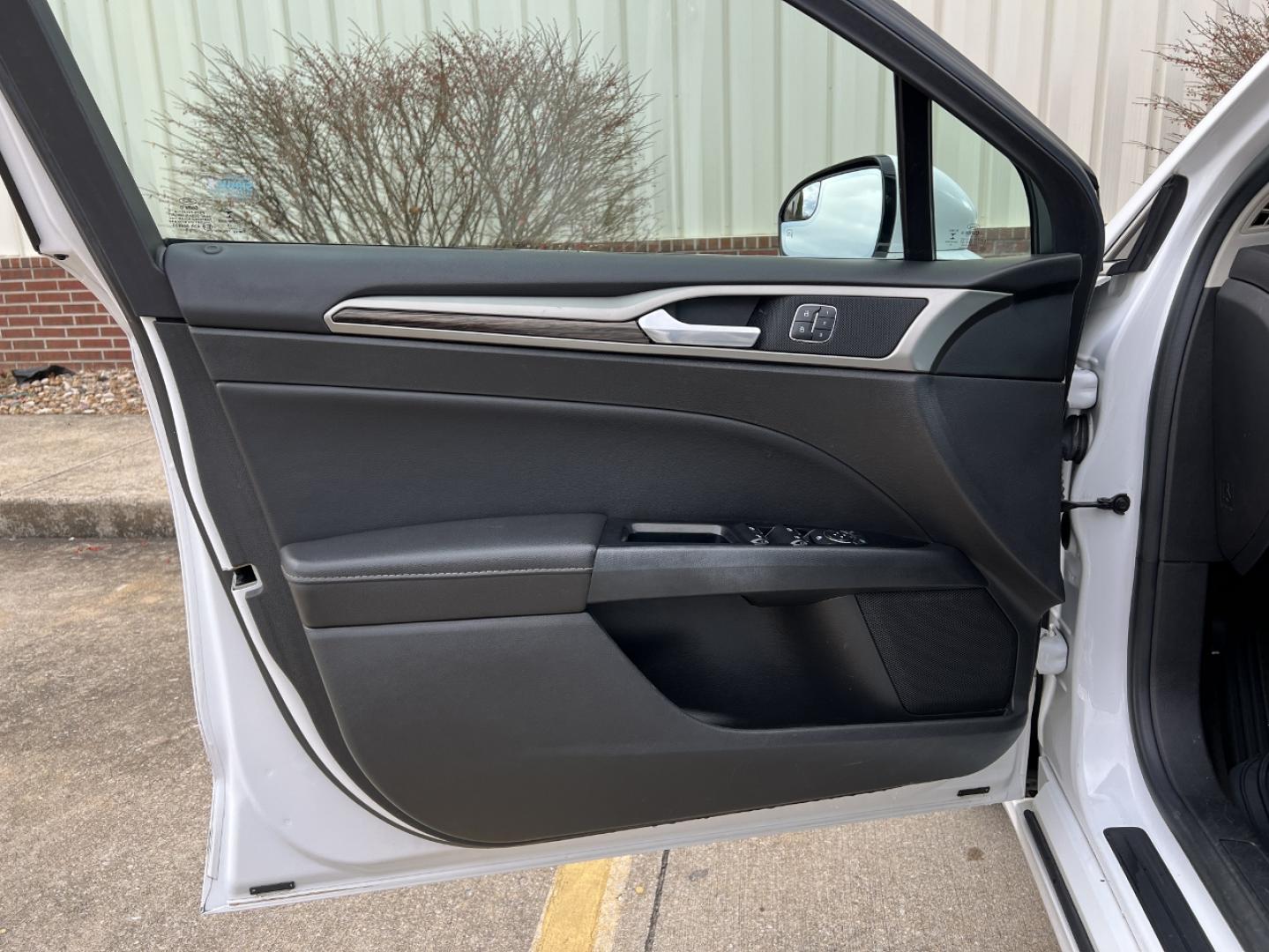 2015 WHITE /Black Ford Fusion SE (3FA6P0HD4FR) with an 1.5L 4 Cyl. engine, Automatic transmission, located at 2990 Old Orchard Rd., Jackson, MO, 63755, 37.354214, -89.612106 - 2015 Ford Fusion SE 159xxx miles Front Wheel Drive 1.5L 4 Cyl. Automatic Leather Backup Camera Power/Heated Seats Bluetooth Cruise Power Windows/Locks/Mirrors We have financing available and we accept trades! Fill out a credit application on our website or come by today! If you have any - Photo#12