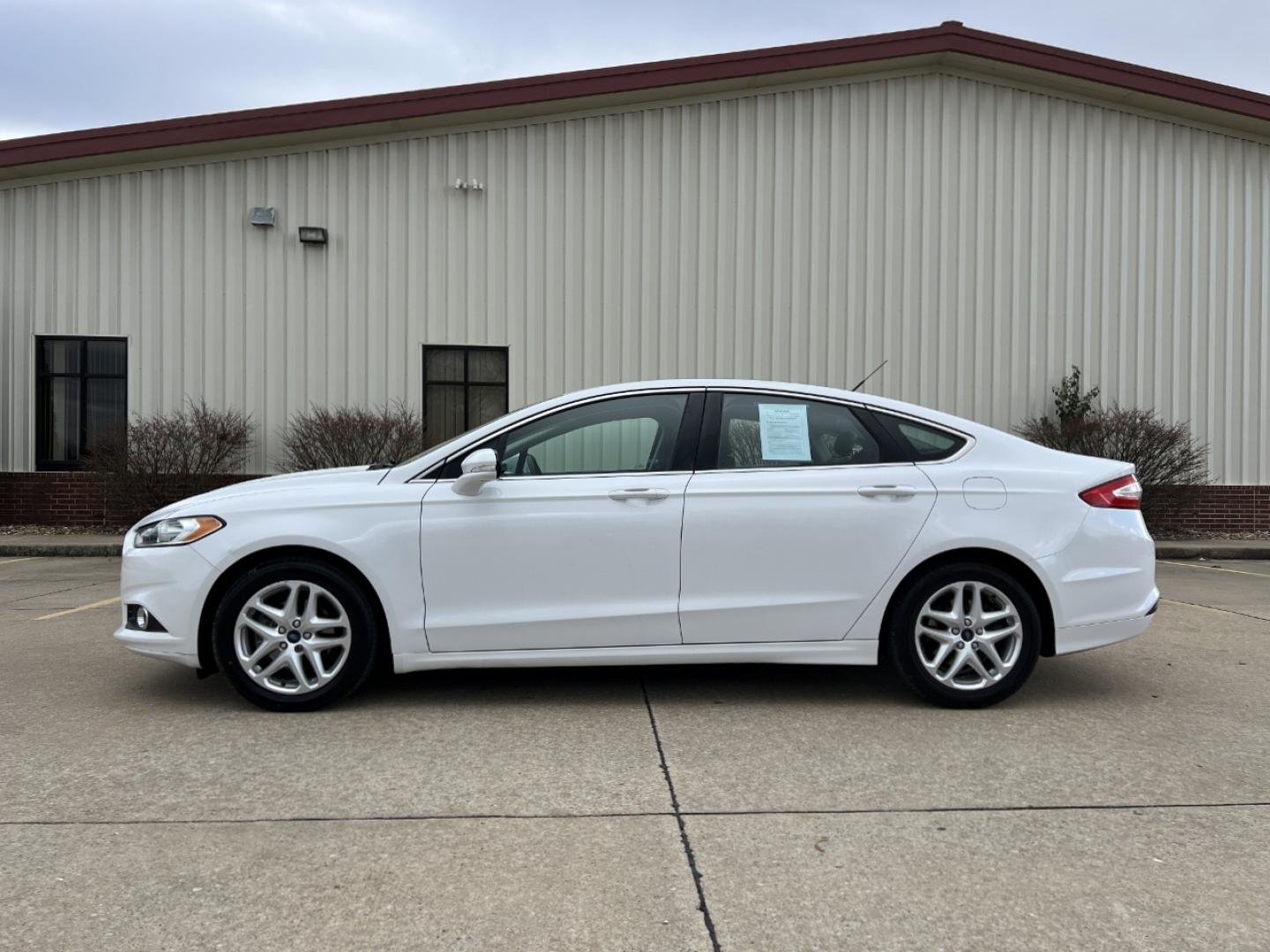2015 WHITE /Black Ford Fusion SE (3FA6P0HD4FR) with an 1.5L 4 Cyl. engine, Automatic transmission, located at 2990 Old Orchard Rd., Jackson, MO, 63755, 37.354214, -89.612106 - 2015 Ford Fusion SE 159xxx miles Front Wheel Drive 1.5L 4 Cyl. Automatic Leather Backup Camera Power/Heated Seats Bluetooth Cruise Power Windows/Locks/Mirrors We have financing available and we accept trades! Fill out a credit application on our website or come by today! If you have any - Photo#6