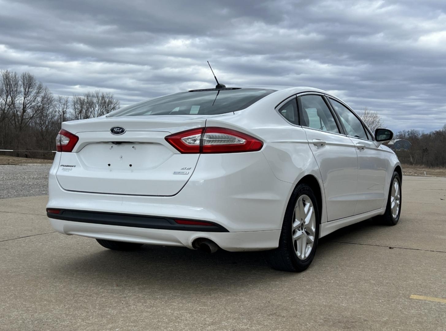 2015 WHITE /Black Ford Fusion SE (3FA6P0HD4FR) with an 1.5L 4 Cyl. engine, Automatic transmission, located at 2990 Old Orchard Rd., Jackson, MO, 63755, 37.354214, -89.612106 - 2015 Ford Fusion SE 159xxx miles Front Wheel Drive 1.5L 4 Cyl. Automatic Leather Backup Camera Power/Heated Seats Bluetooth Cruise Power Windows/Locks/Mirrors We have financing available and we accept trades! Fill out a credit application on our website or come by today! If you have any - Photo#8
