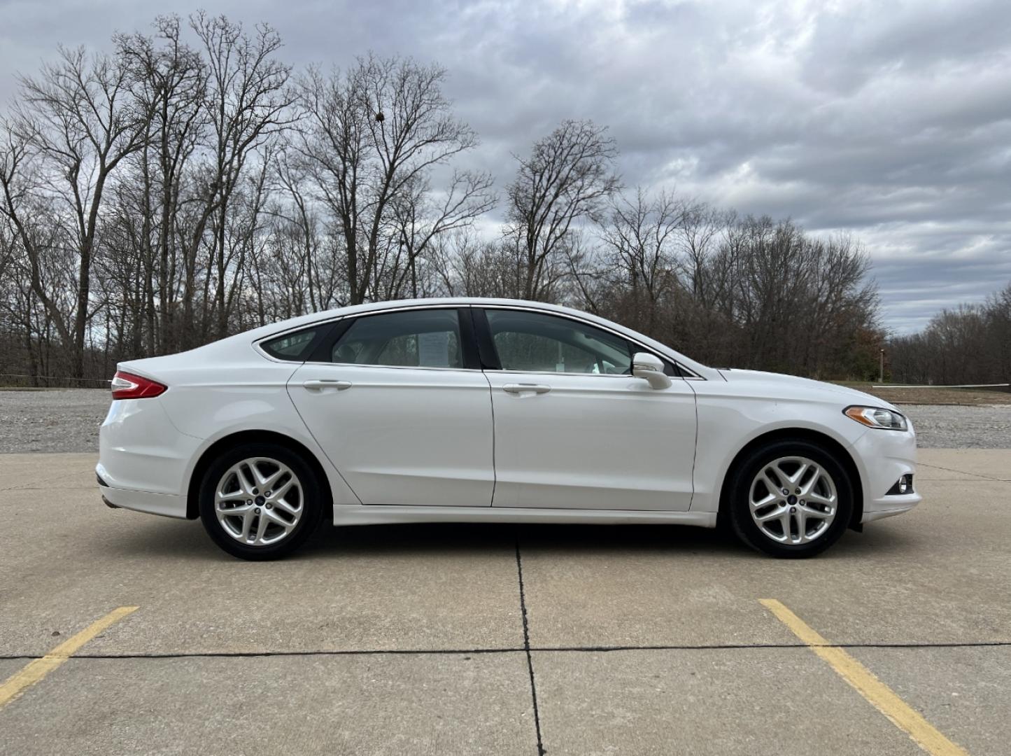 2015 WHITE /Black Ford Fusion SE (3FA6P0HD4FR) with an 1.5L 4 Cyl. engine, Automatic transmission, located at 2990 Old Orchard Rd., Jackson, MO, 63755, 37.354214, -89.612106 - 2015 Ford Fusion SE 159xxx miles Front Wheel Drive 1.5L 4 Cyl. Automatic Leather Backup Camera Power/Heated Seats Bluetooth Cruise Power Windows/Locks/Mirrors We have financing available and we accept trades! Fill out a credit application on our website or come by today! If you have any - Photo#7