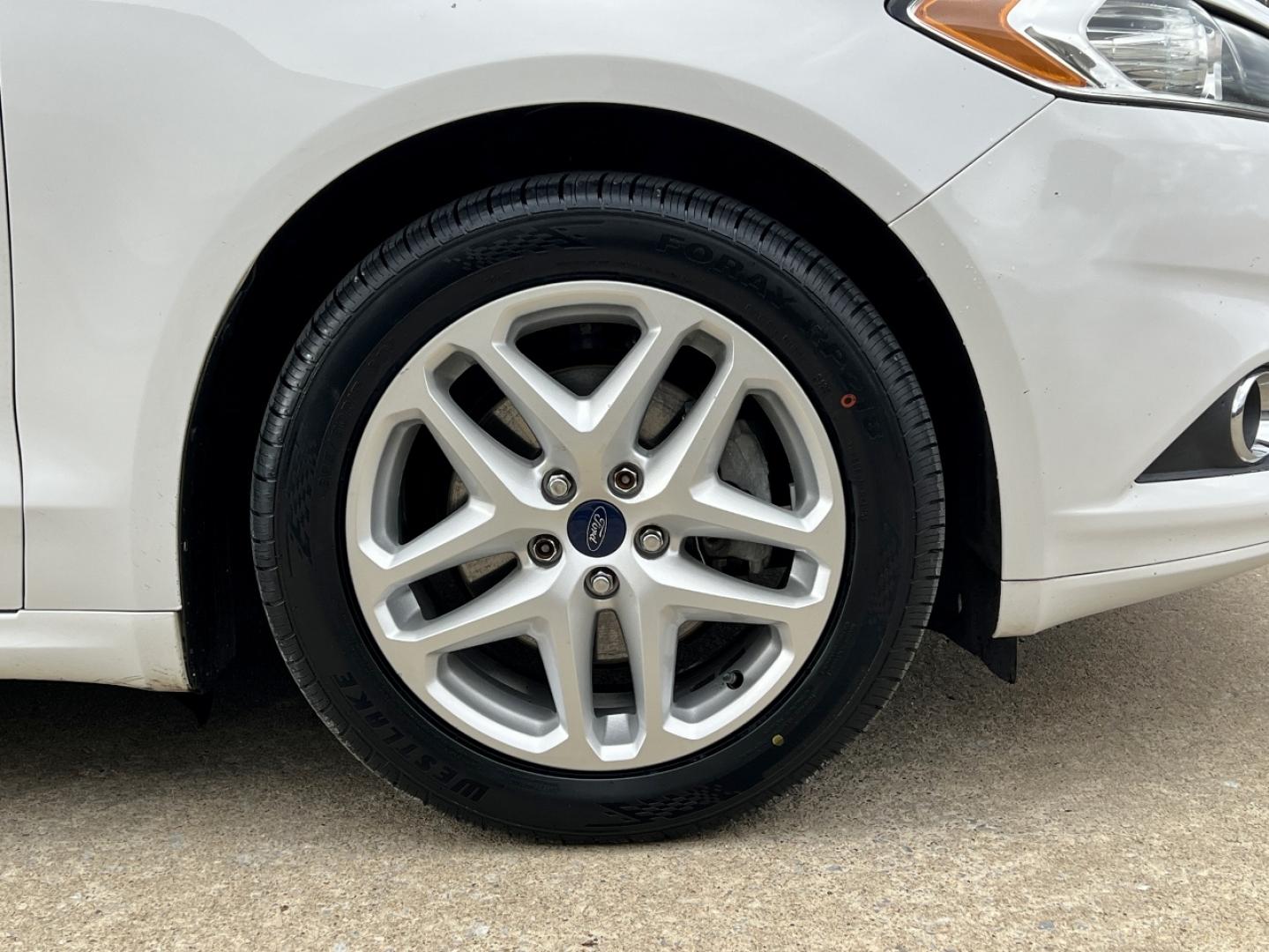 2015 WHITE /Black Ford Fusion SE (3FA6P0HD4FR) with an 1.5L 4 Cyl. engine, Automatic transmission, located at 2990 Old Orchard Rd., Jackson, MO, 63755, 37.354214, -89.612106 - 2015 Ford Fusion SE 159xxx miles Front Wheel Drive 1.5L 4 Cyl. Automatic Leather Backup Camera Power/Heated Seats Bluetooth Cruise Power Windows/Locks/Mirrors We have financing available and we accept trades! Fill out a credit application on our website or come by today! If you have any - Photo#36