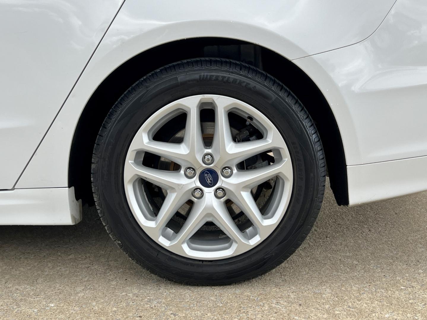 2015 WHITE /Black Ford Fusion SE (3FA6P0HD4FR) with an 1.5L 4 Cyl. engine, Automatic transmission, located at 2990 Old Orchard Rd., Jackson, MO, 63755, 37.354214, -89.612106 - 2015 Ford Fusion SE 159xxx miles Front Wheel Drive 1.5L 4 Cyl. Automatic Leather Backup Camera Power/Heated Seats Bluetooth Cruise Power Windows/Locks/Mirrors We have financing available and we accept trades! Fill out a credit application on our website or come by today! If you have any - Photo#34