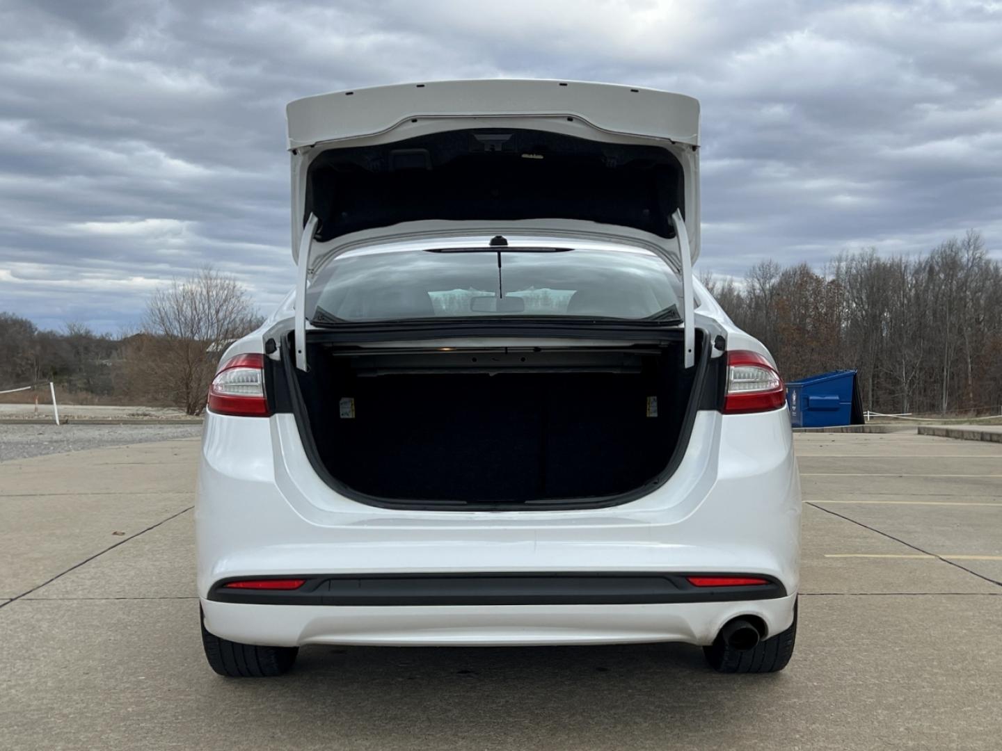 2015 WHITE /Black Ford Fusion SE (3FA6P0HD4FR) with an 1.5L 4 Cyl. engine, Automatic transmission, located at 2990 Old Orchard Rd., Jackson, MO, 63755, 37.354214, -89.612106 - 2015 Ford Fusion SE 159xxx miles Front Wheel Drive 1.5L 4 Cyl. Automatic Leather Backup Camera Power/Heated Seats Bluetooth Cruise Power Windows/Locks/Mirrors We have financing available and we accept trades! Fill out a credit application on our website or come by today! If you have any - Photo#18
